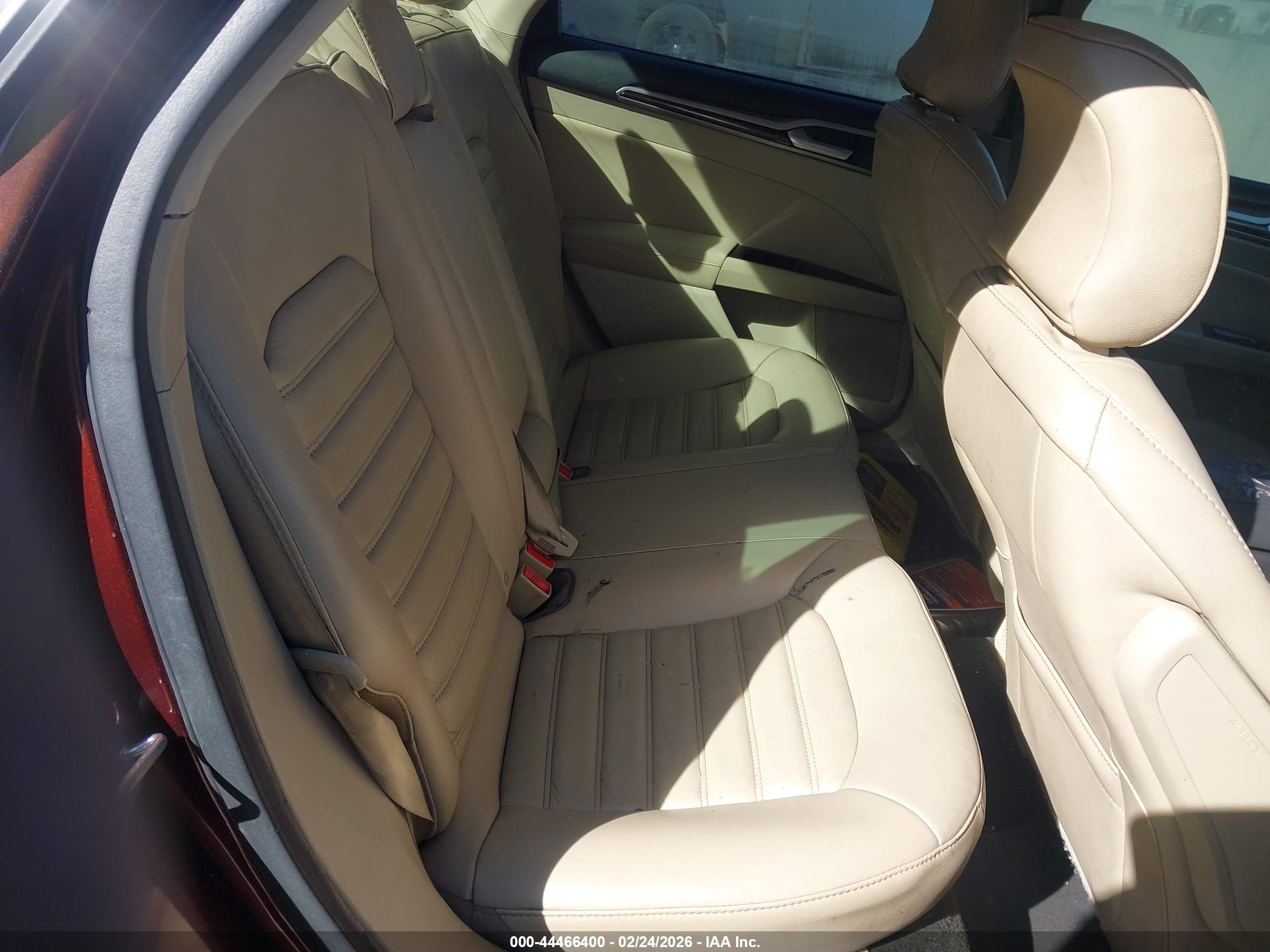FORD FUSION image 8