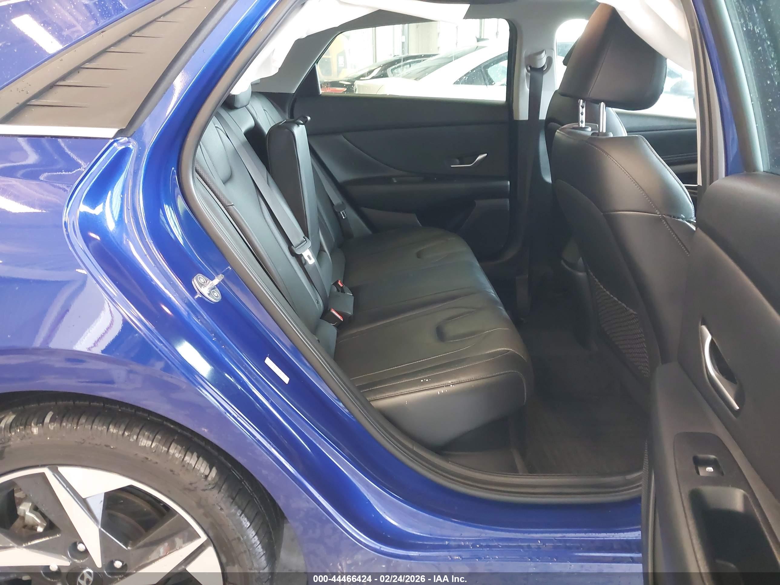 HYUNDAI ELANTRA image 8