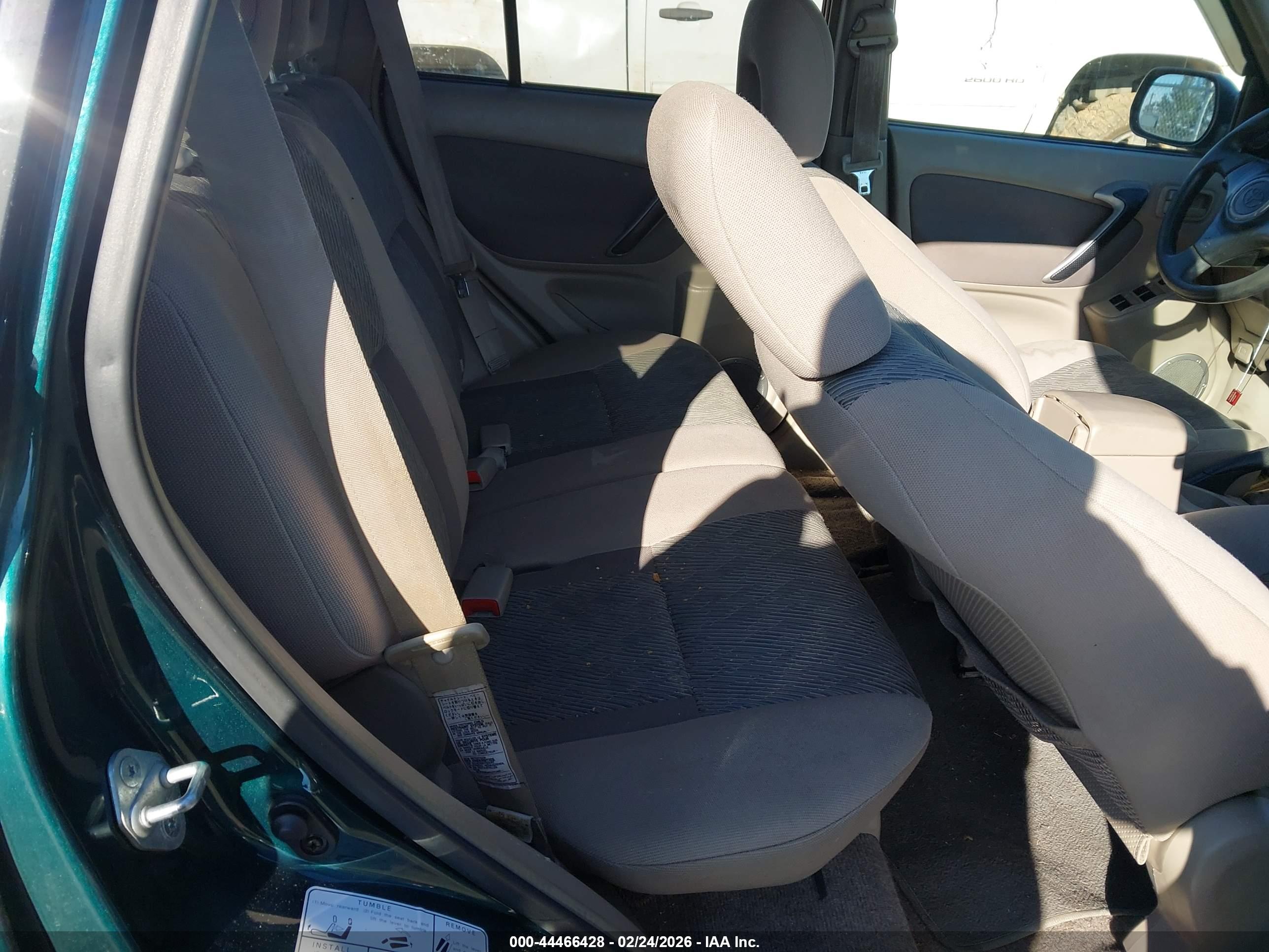 TOYOTA RAV4 image 8
