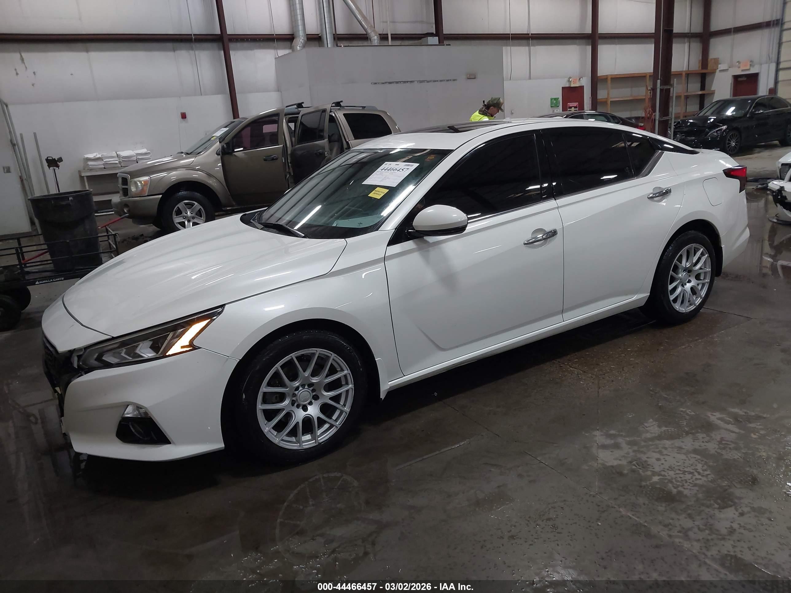 NISSAN ALTIMA image 2