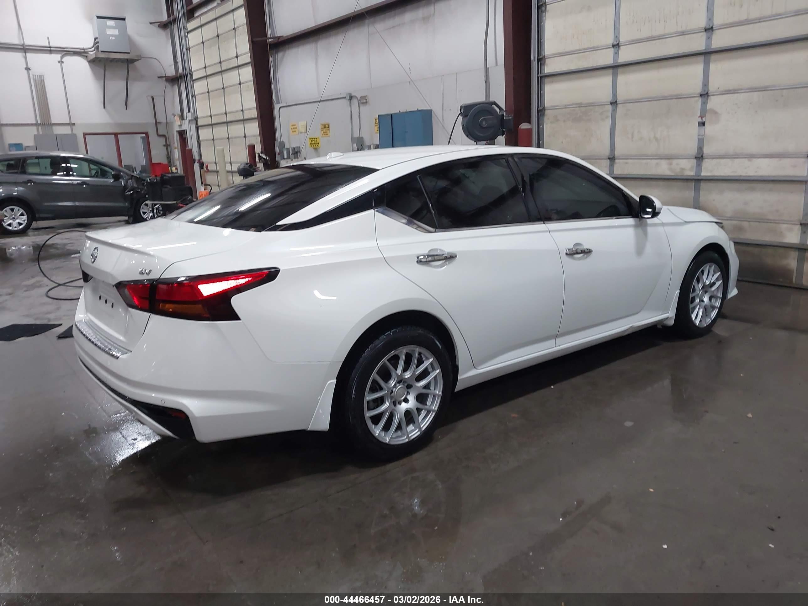 NISSAN ALTIMA image 4