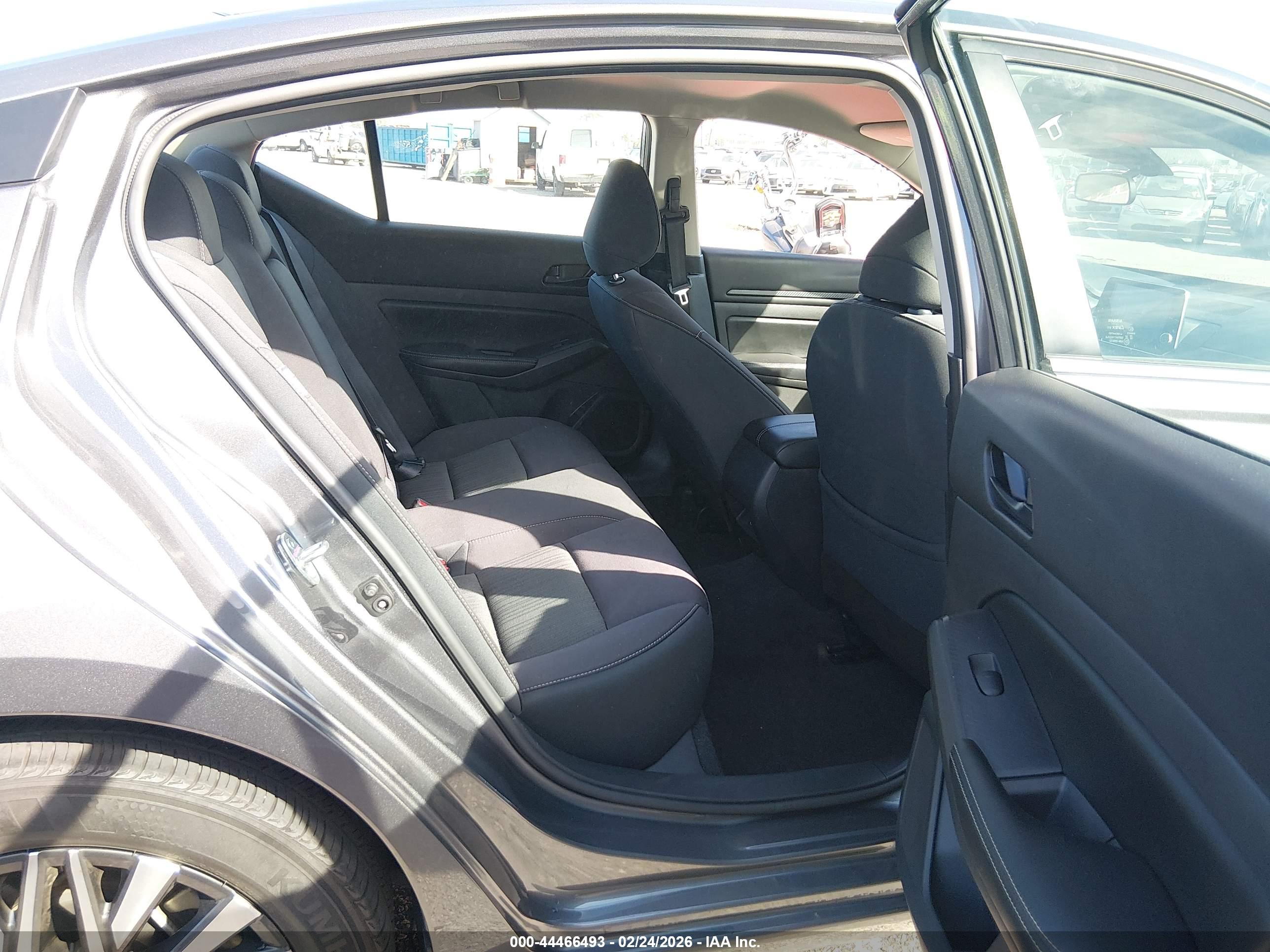 NISSAN ALTIMA image 8