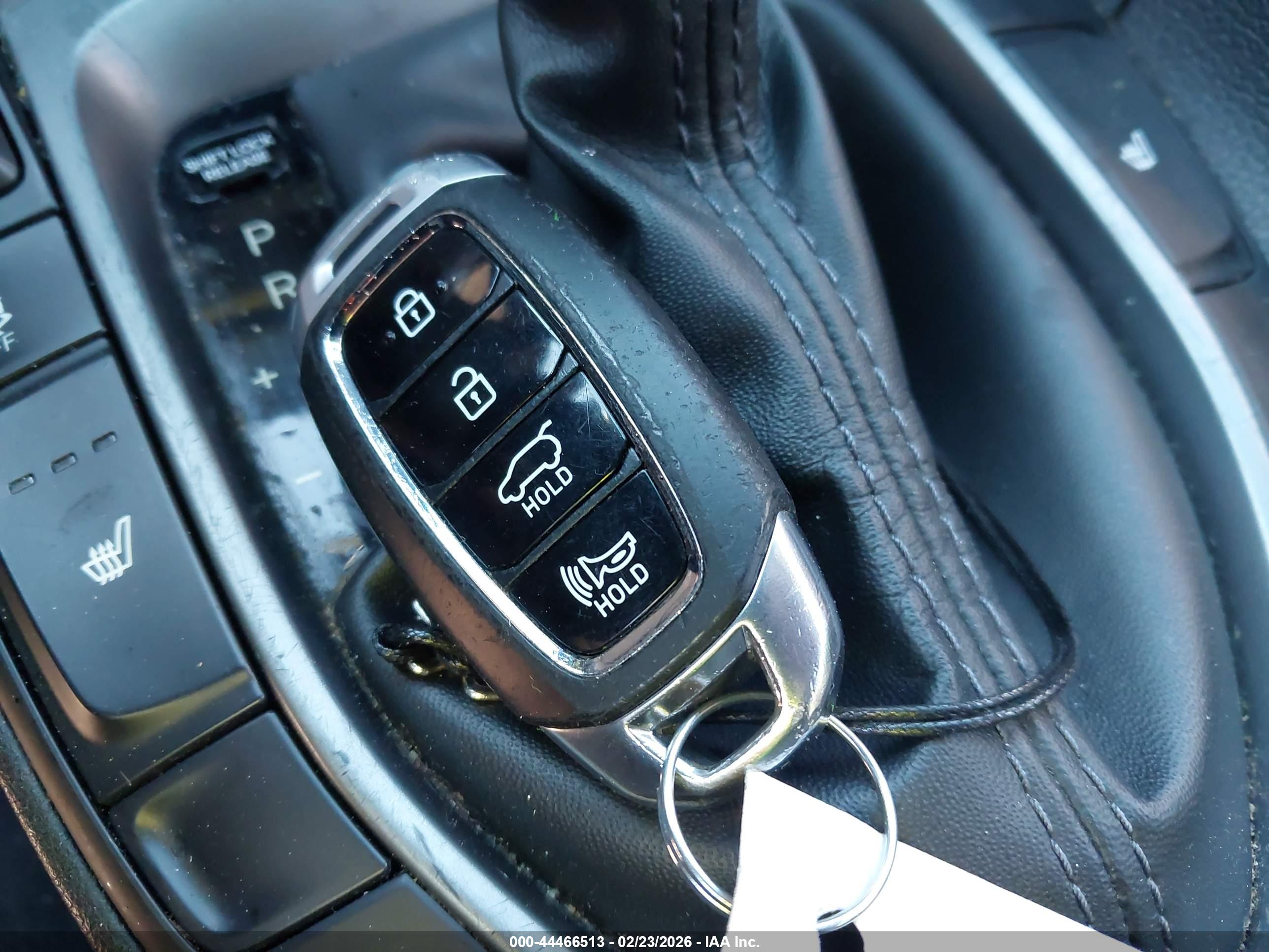 HYUNDAI VELOSTER image 11