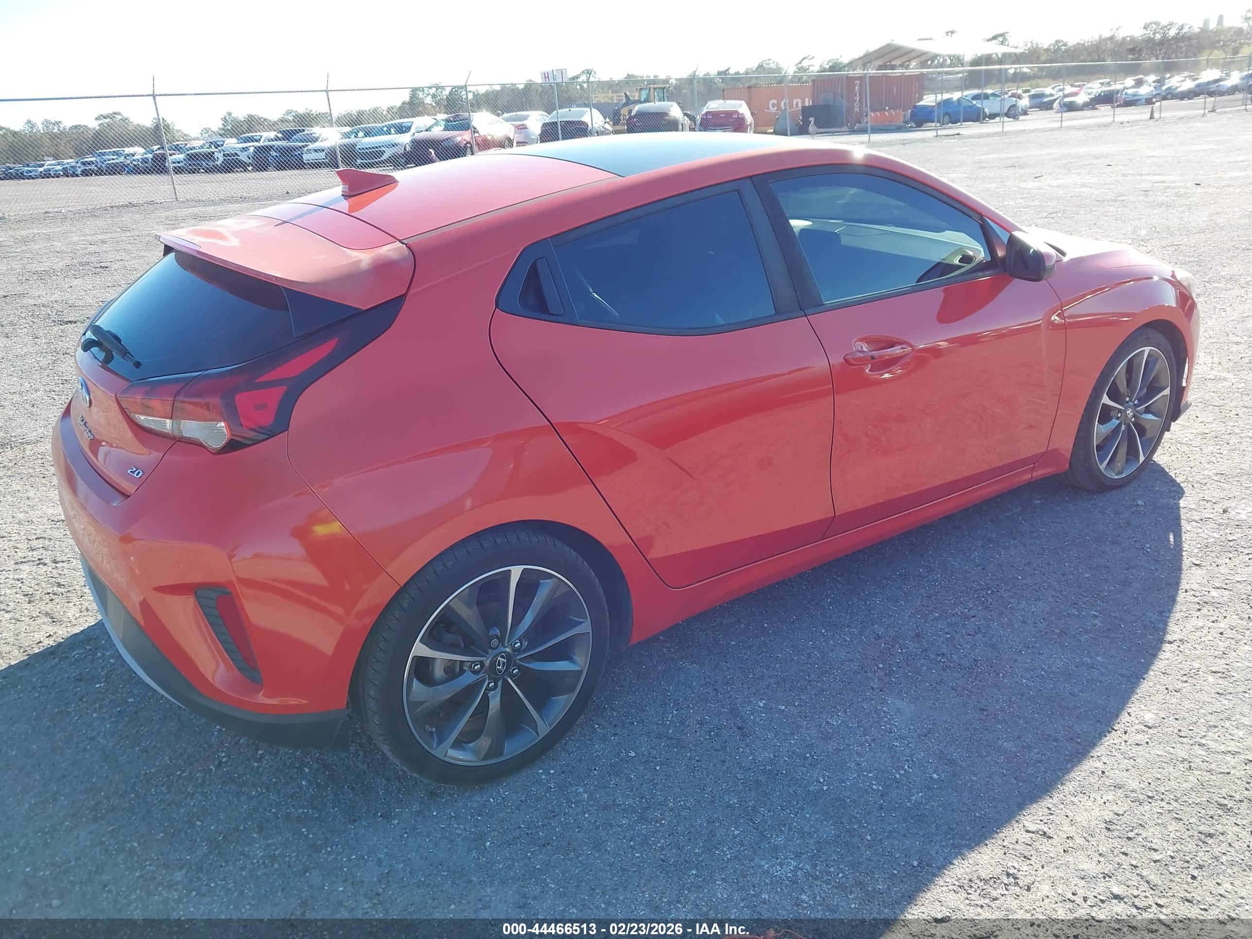 HYUNDAI VELOSTER image 4