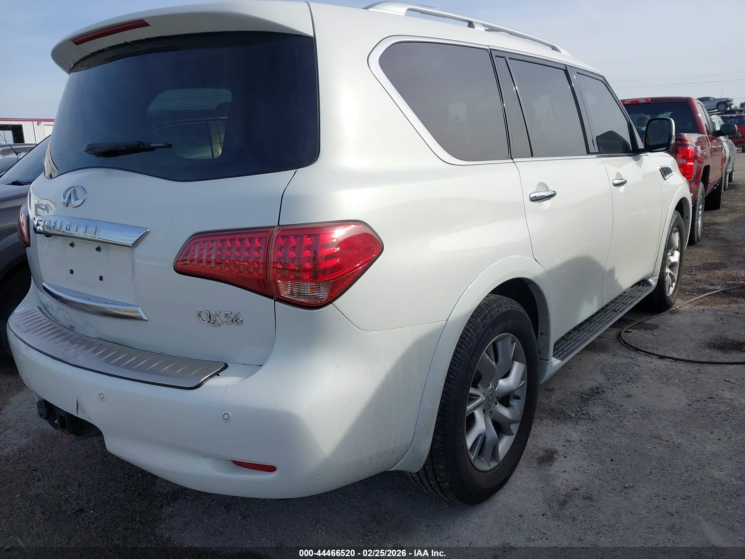 INFINITI QX56 image 4