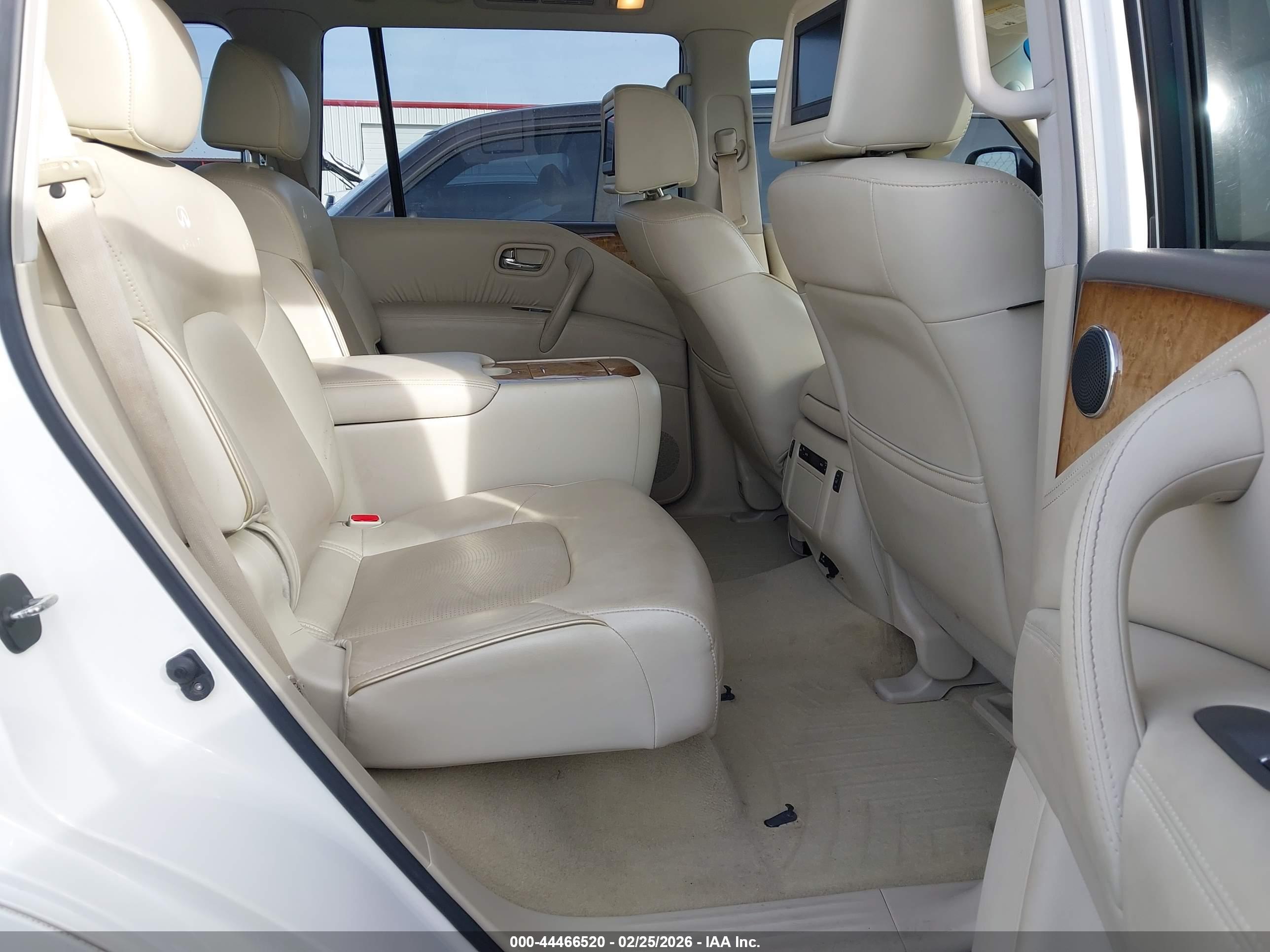 INFINITI QX56 image 8