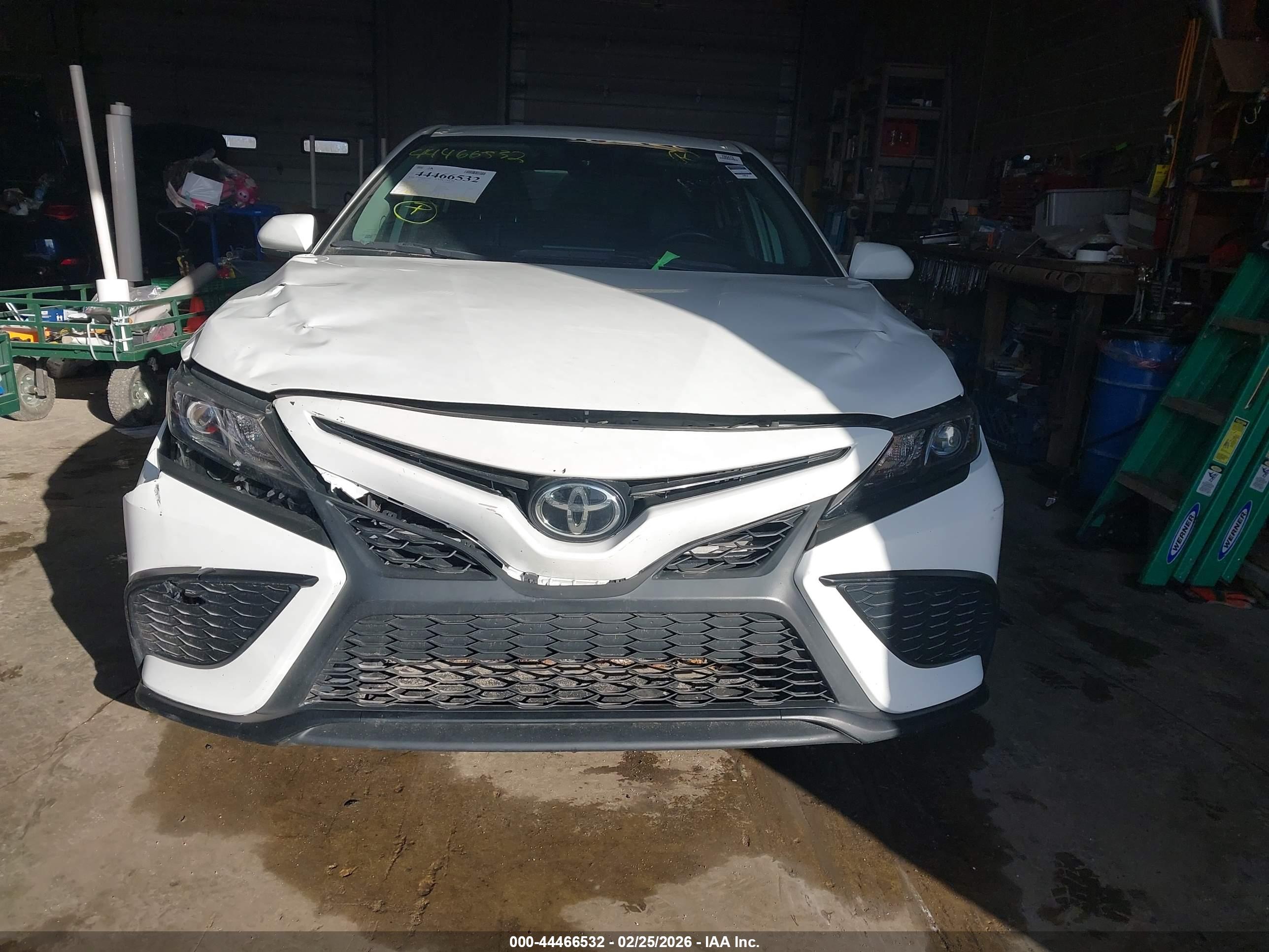 TOYOTA CAMRY image 6