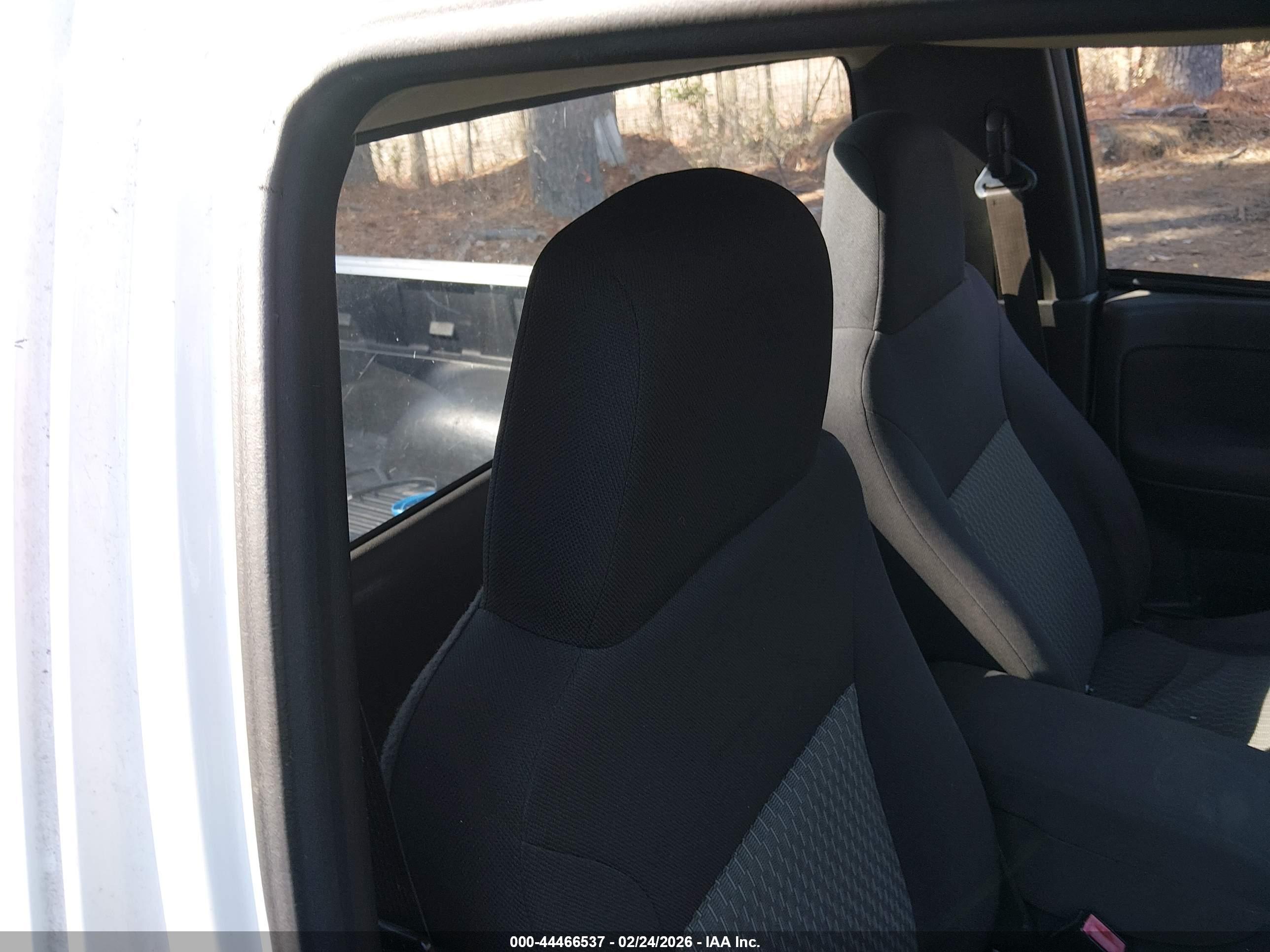 CHEVROLET COLORADO image 8