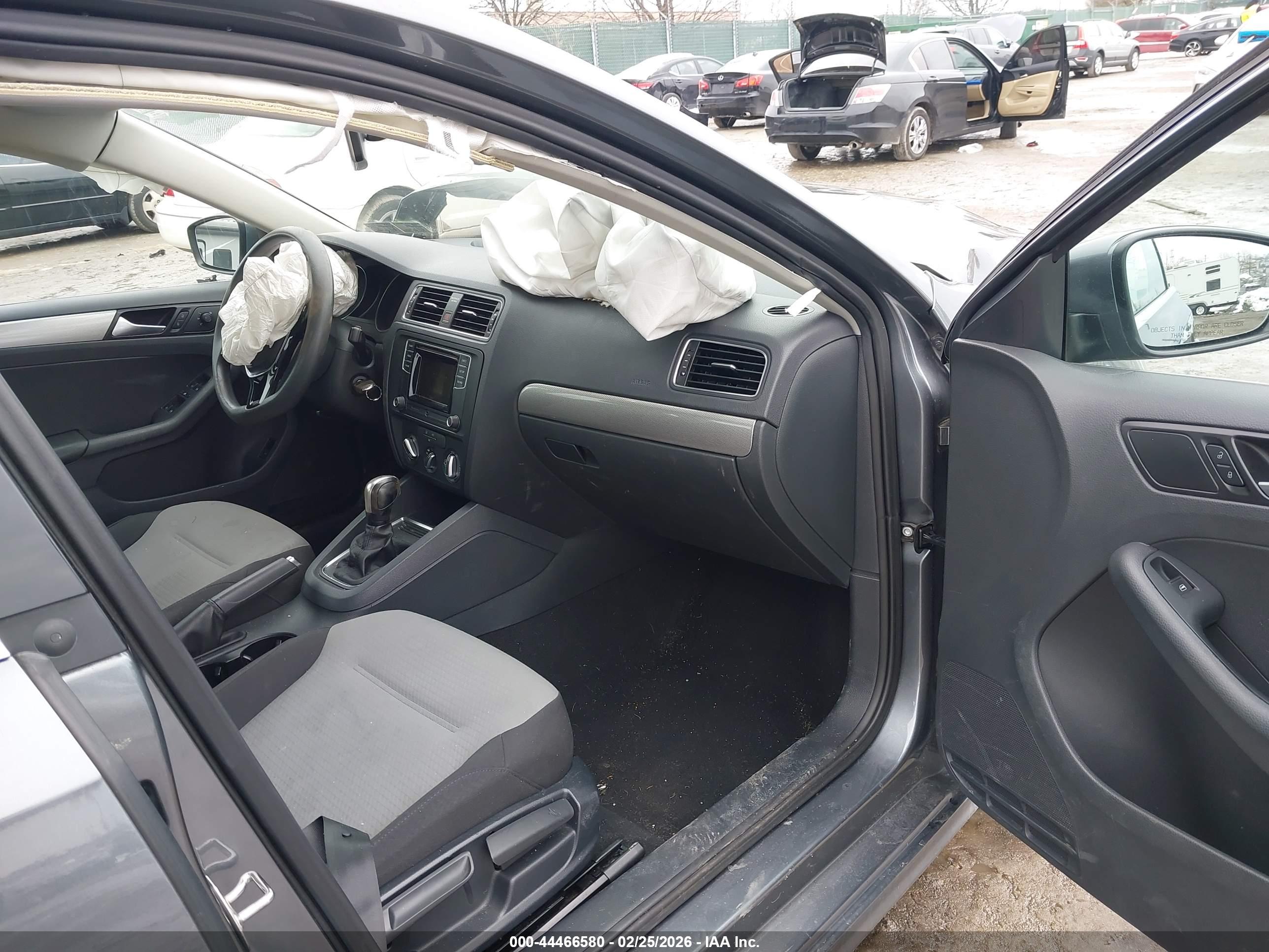 VOLKSWAGEN JETTA image 5
