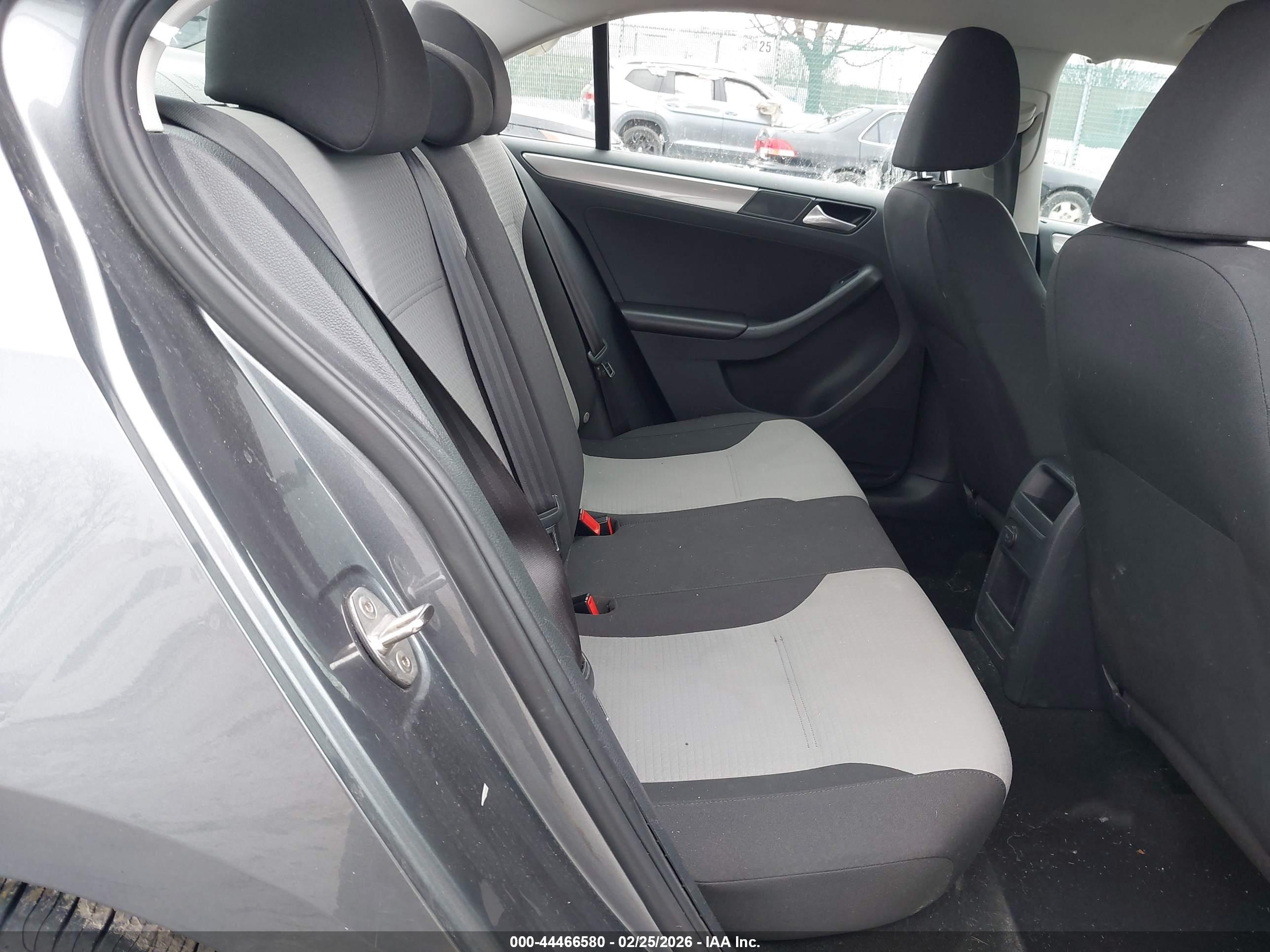 VOLKSWAGEN JETTA image 8