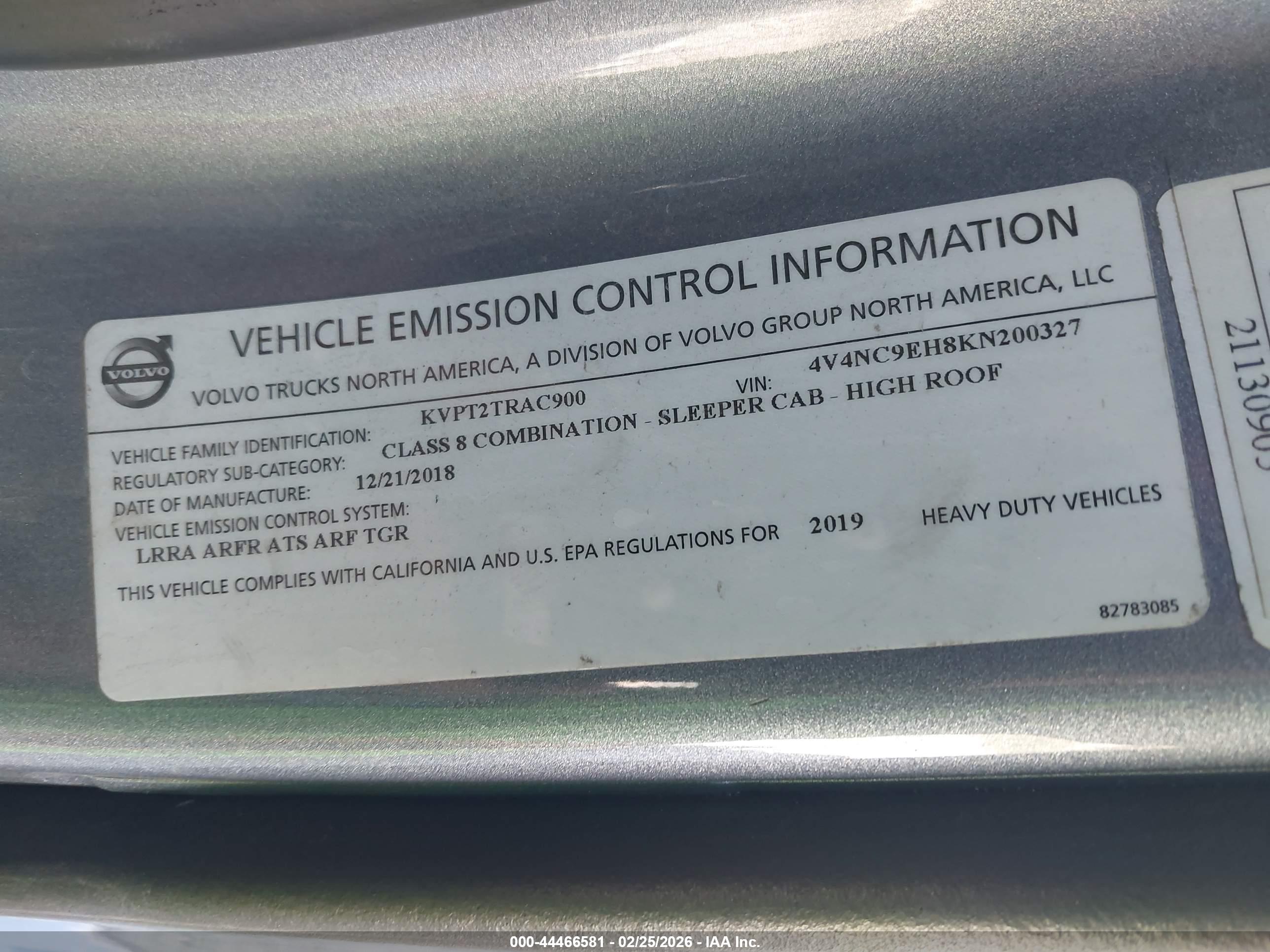 VOLVO VNL image 9