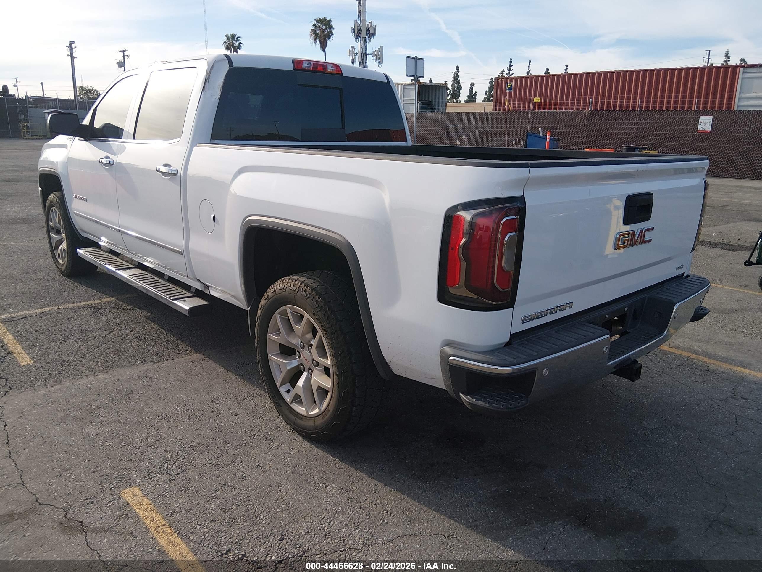 GMC SIERRA image 3