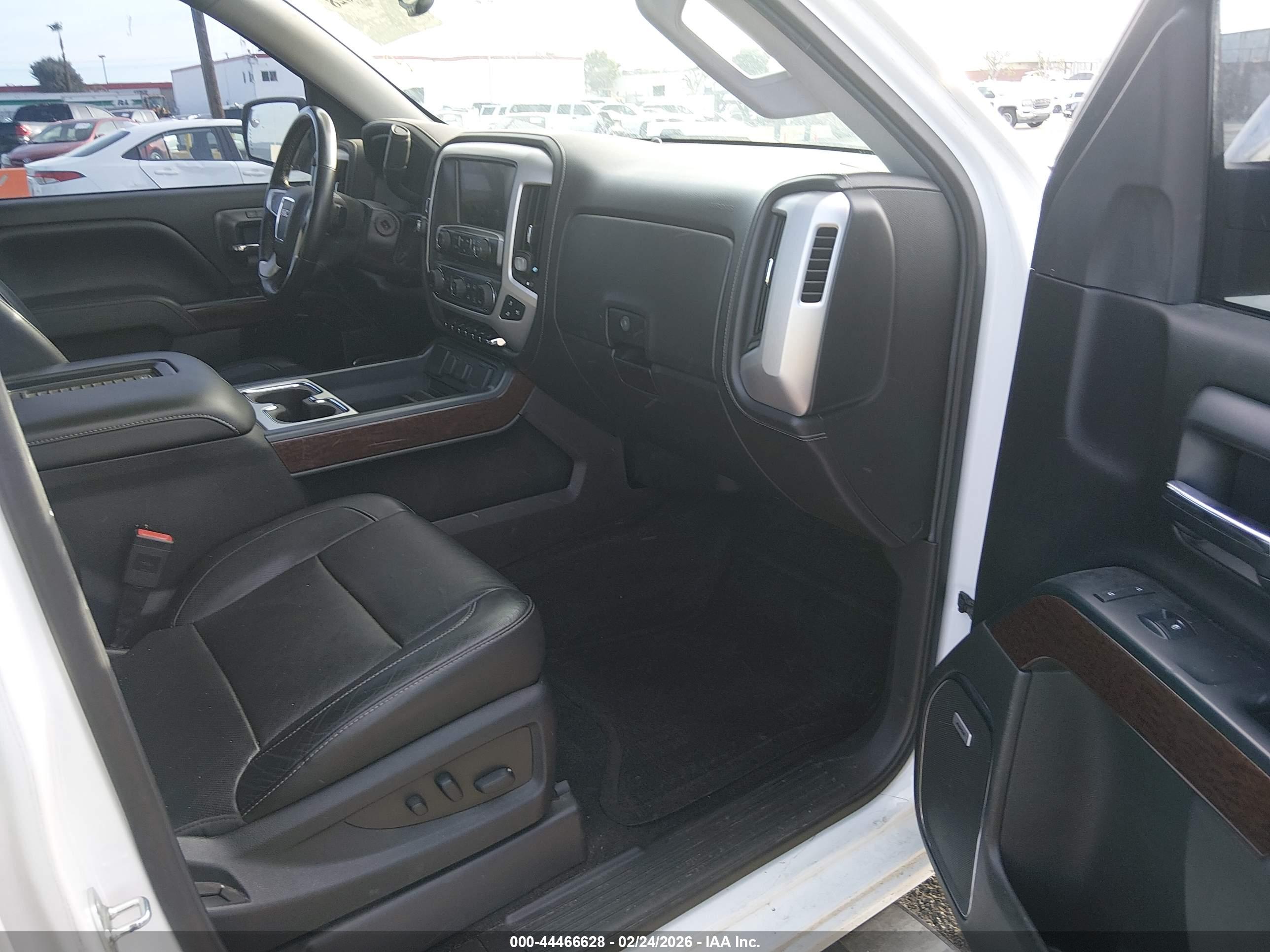 GMC SIERRA image 5