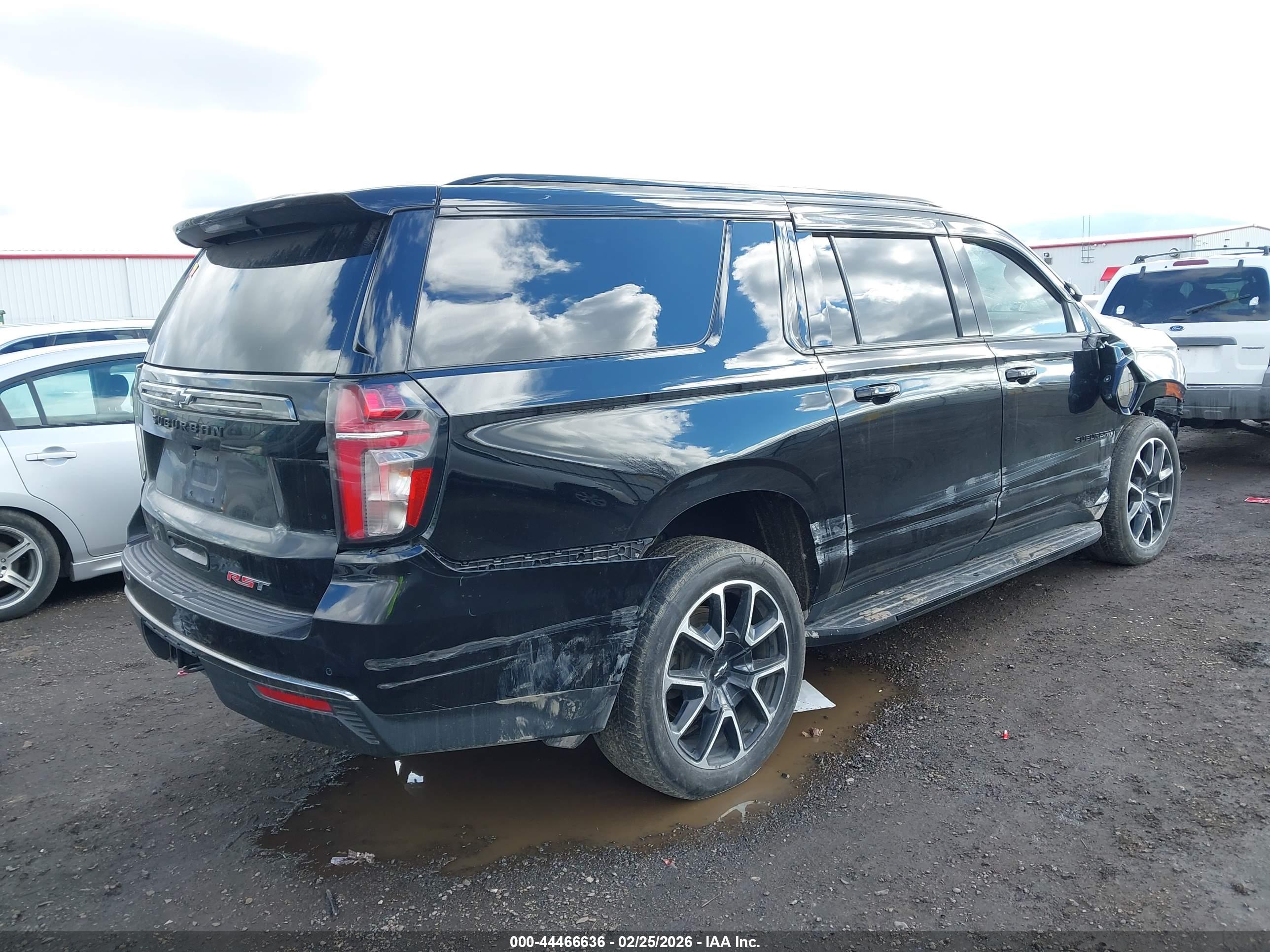 CHEVROLET SUBURBAN image 4