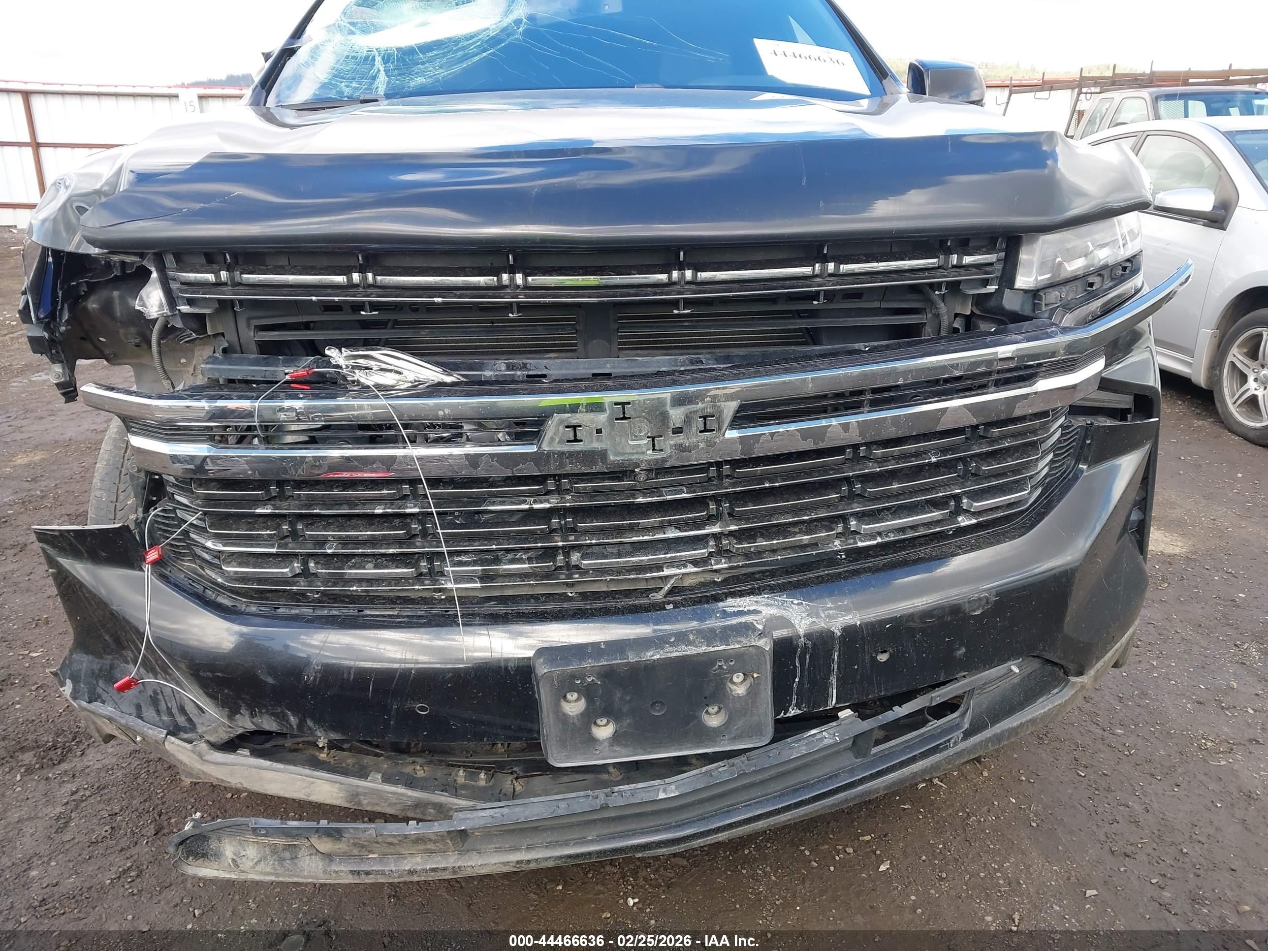CHEVROLET SUBURBAN image 6