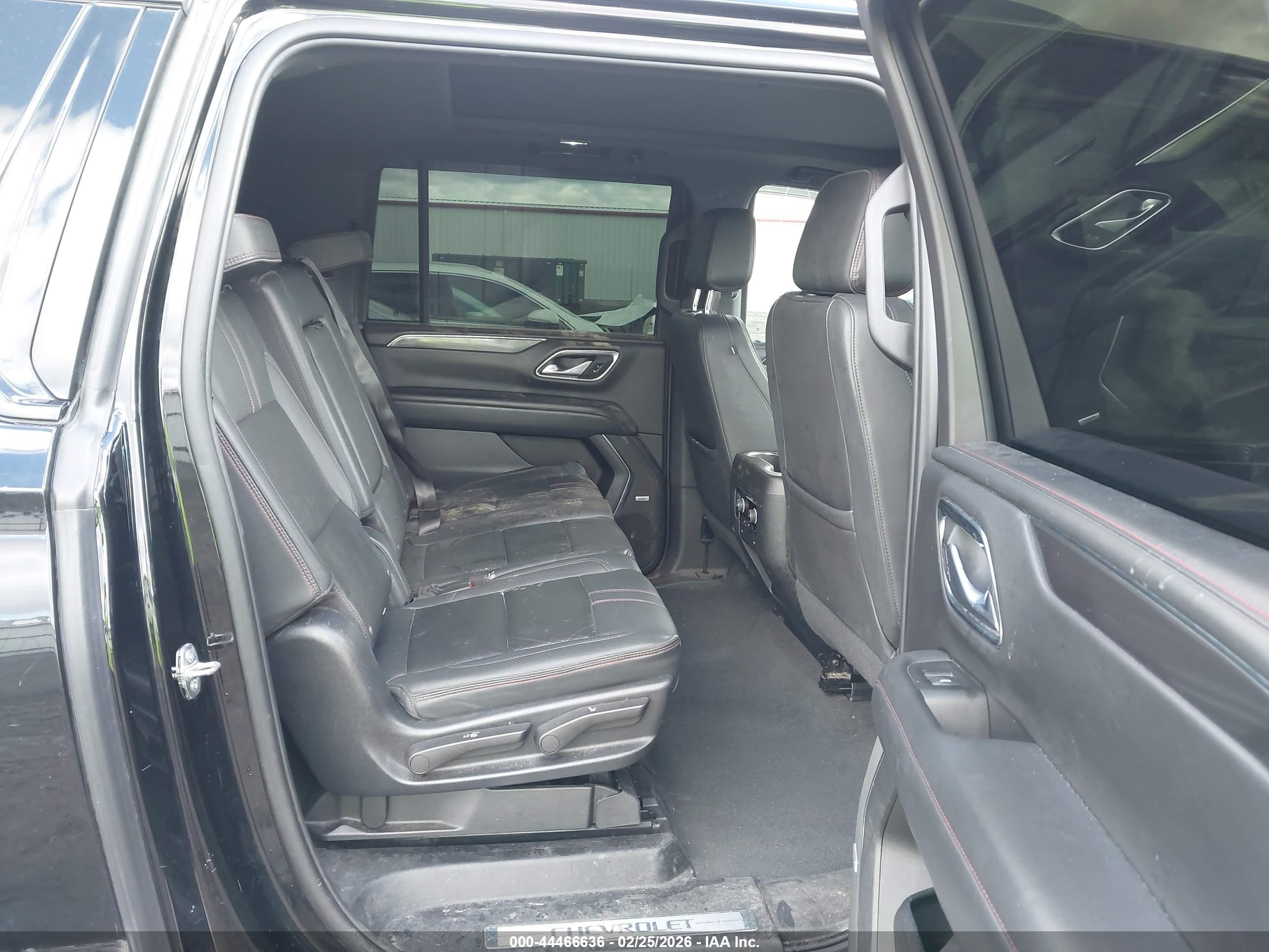 CHEVROLET SUBURBAN image 8