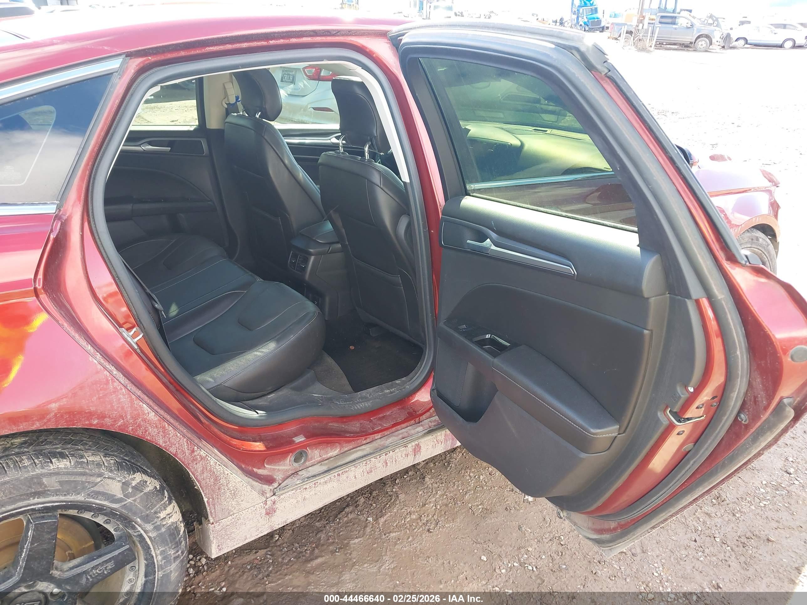 FORD FUSION image 8