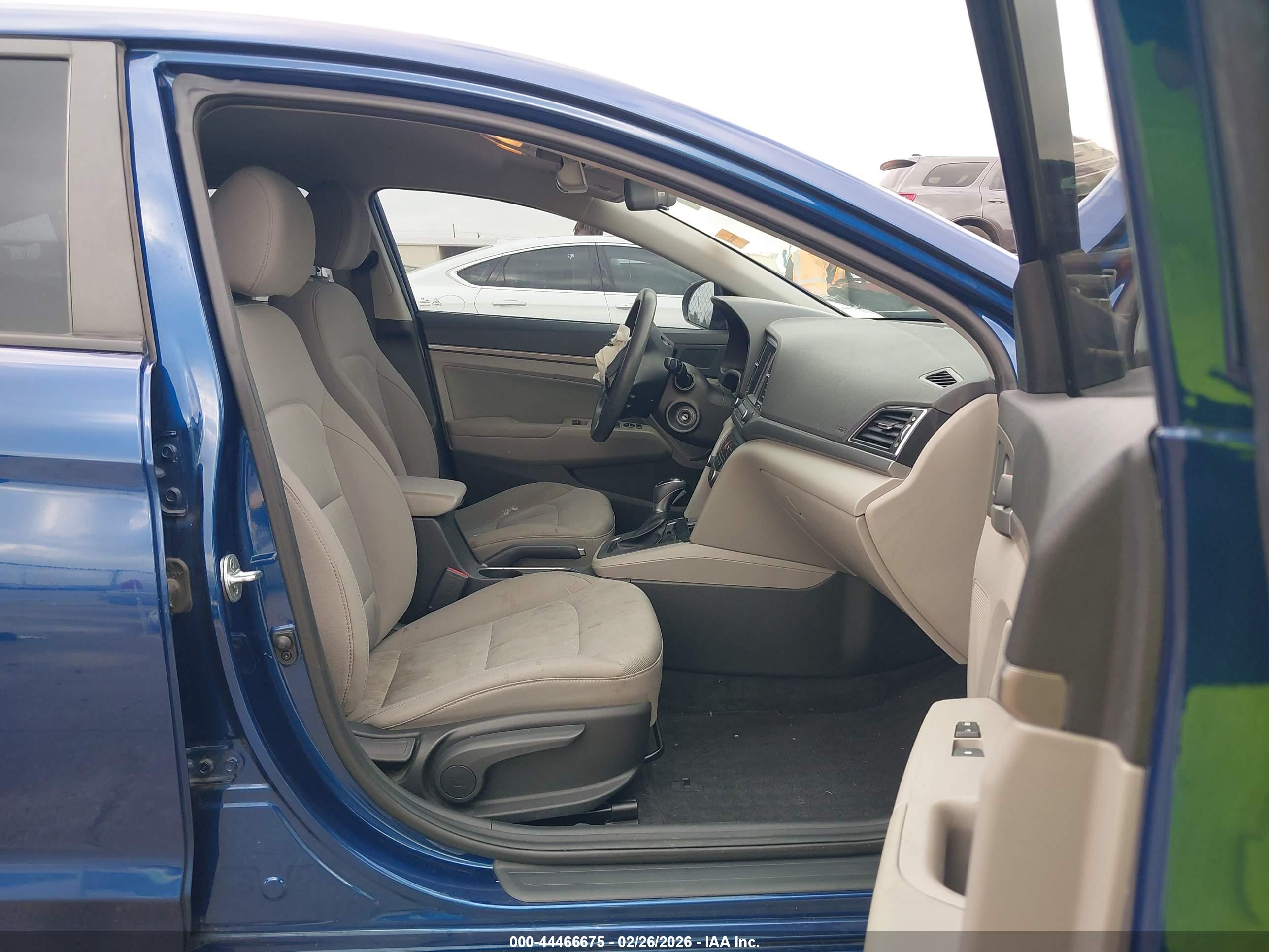 HYUNDAI ELANTRA image 5