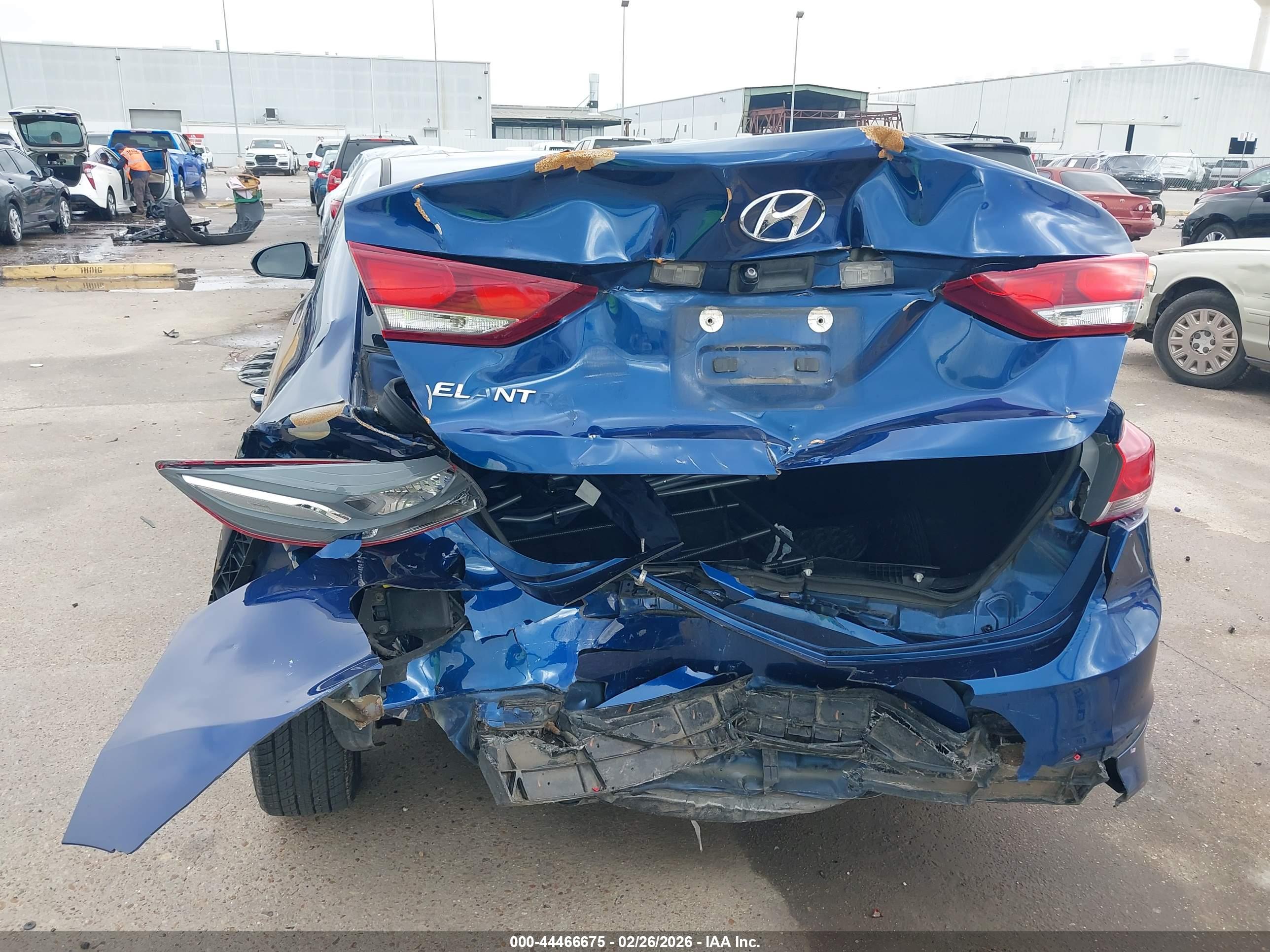 HYUNDAI ELANTRA image 6