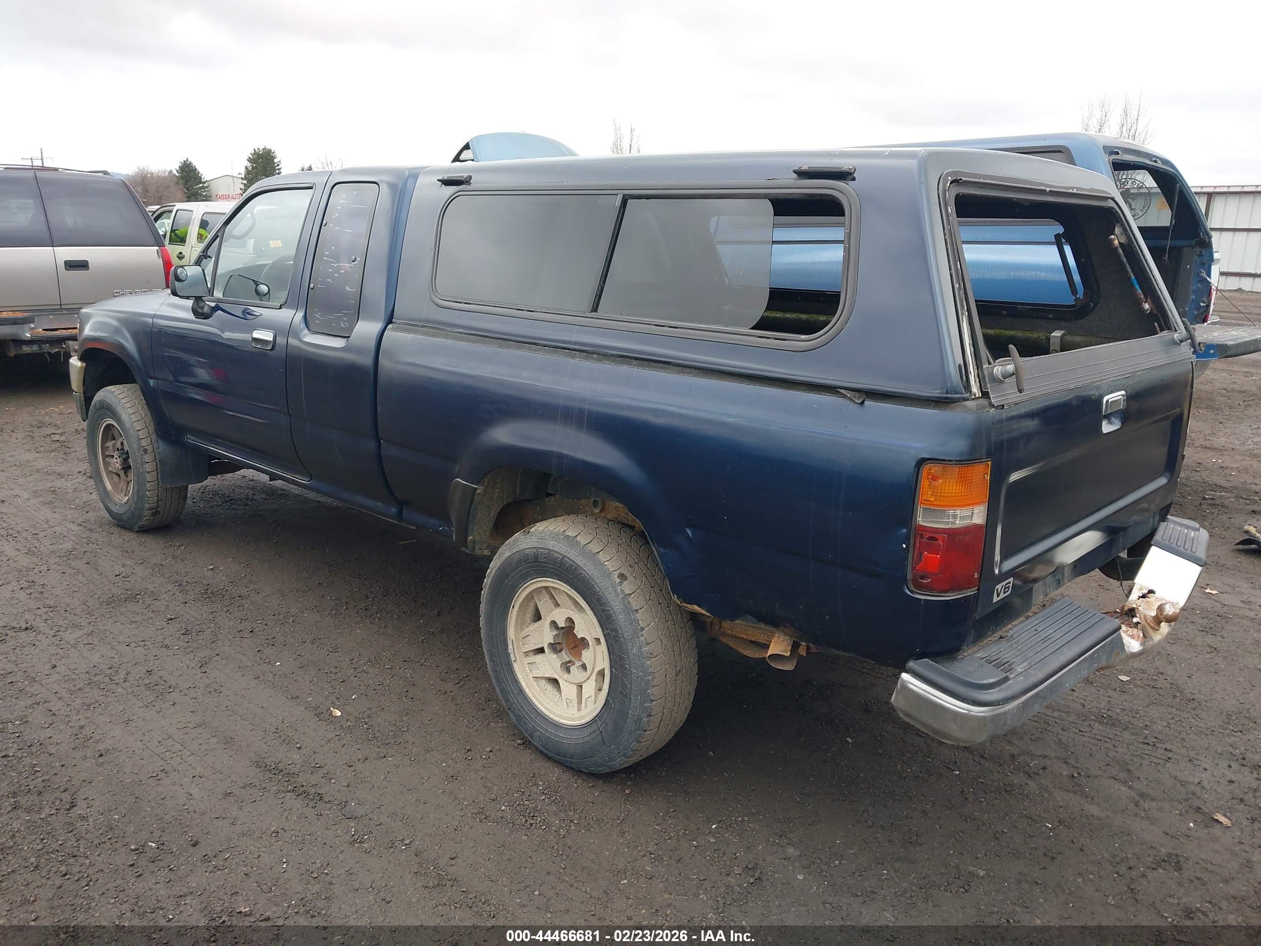 TOYOTA PICKUP image 3