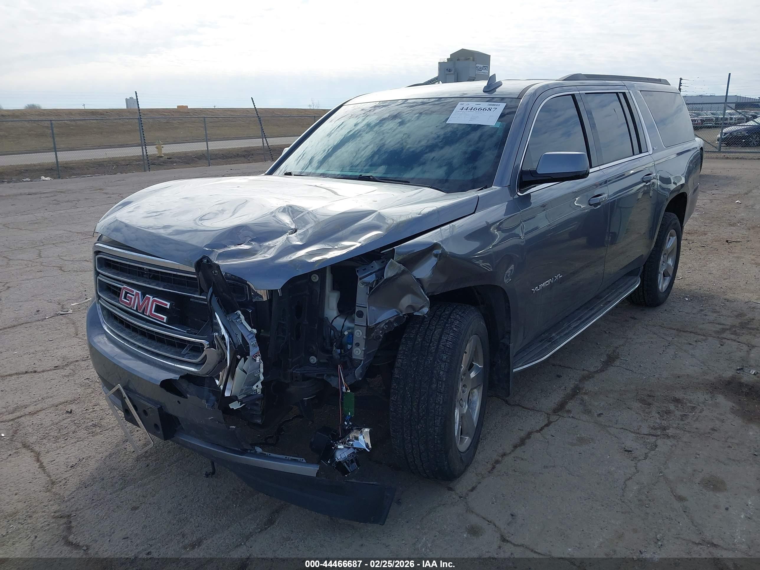 GMC YUKON image 2