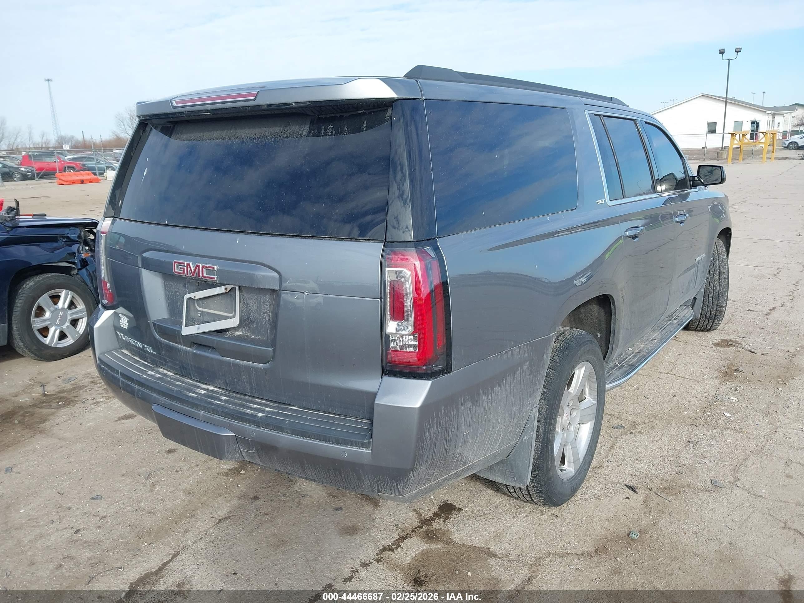 GMC YUKON image 4
