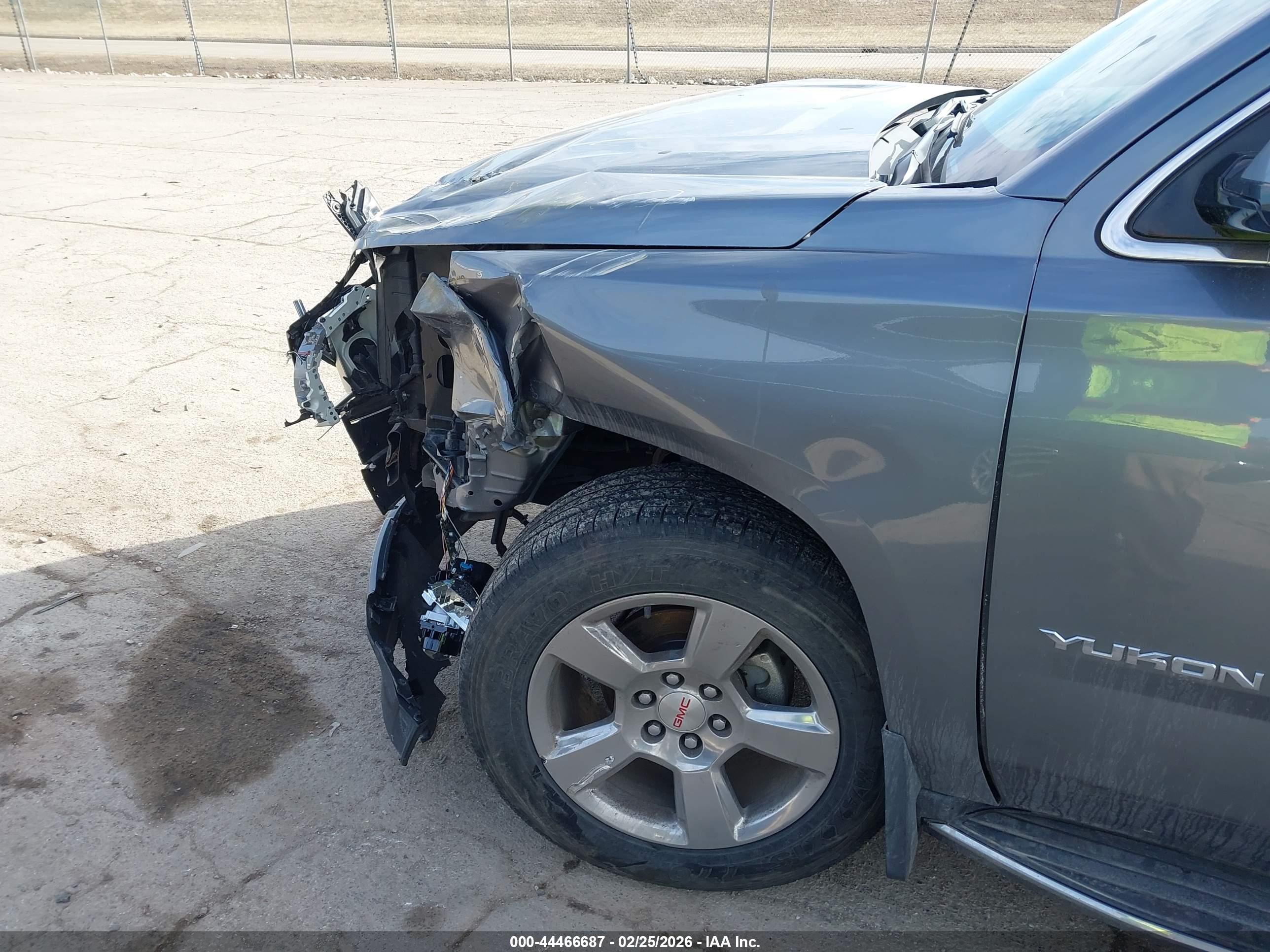 GMC YUKON image 6