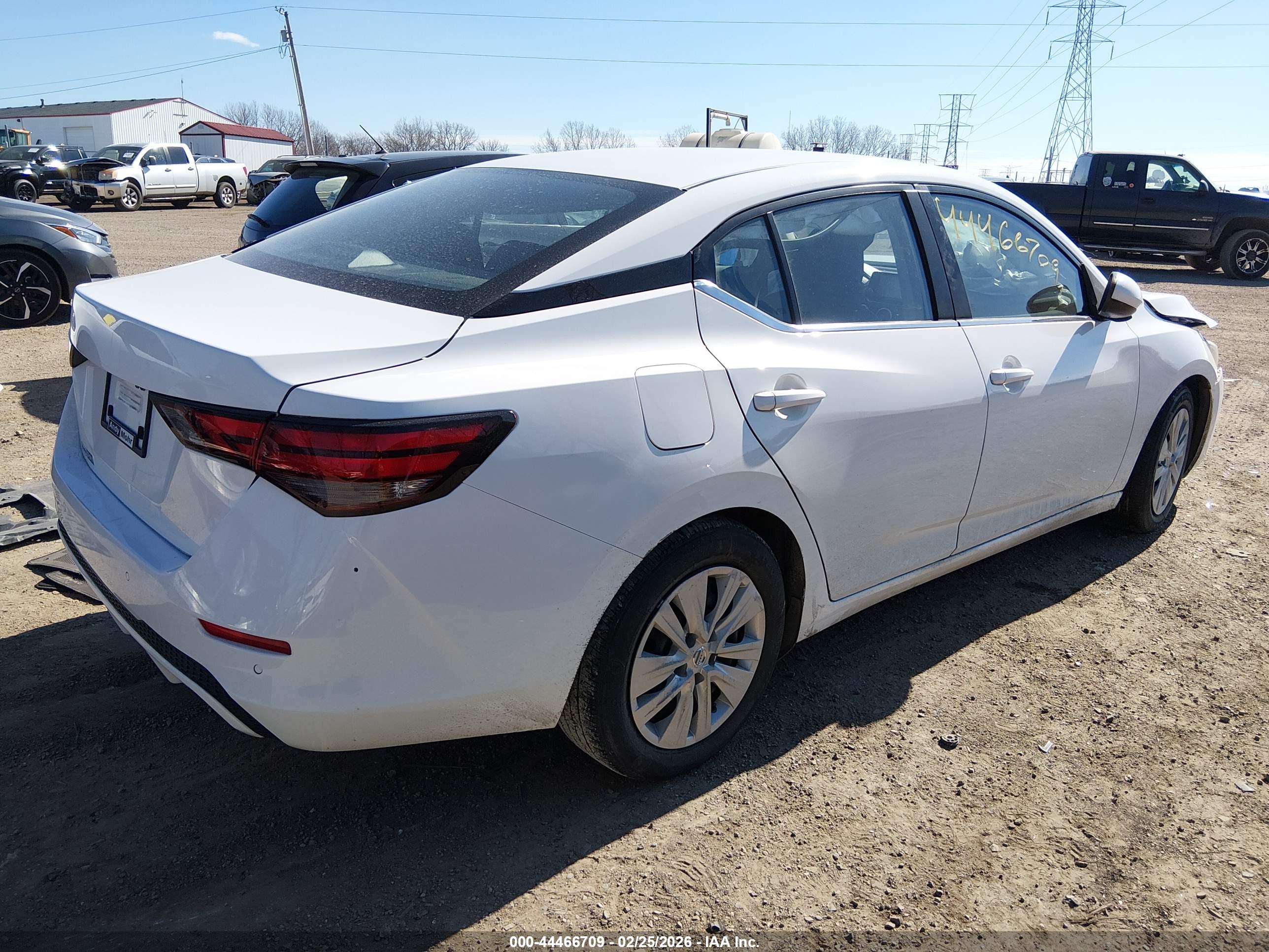 NISSAN SENTRA image 4