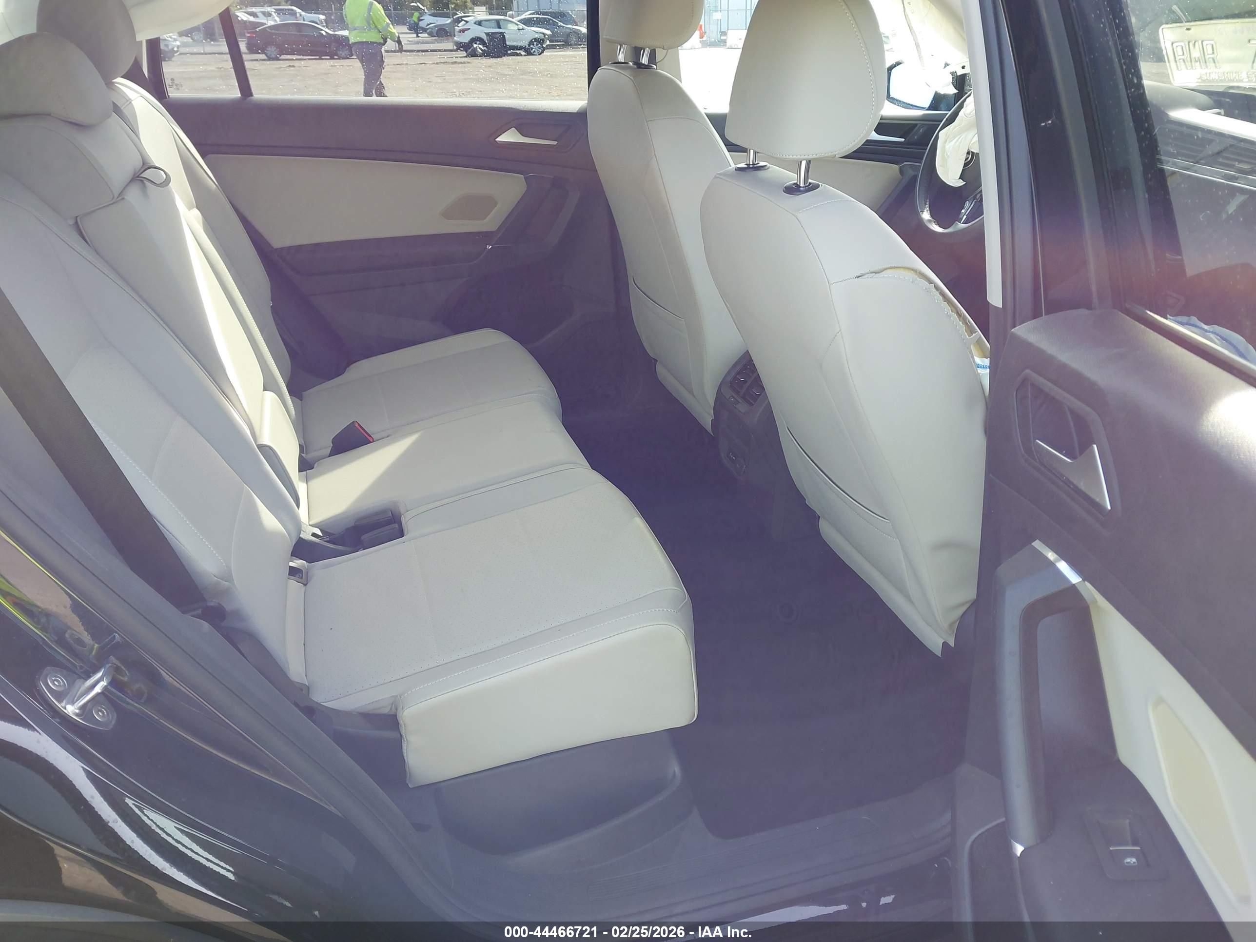 VOLKSWAGEN TIGUAN image 8
