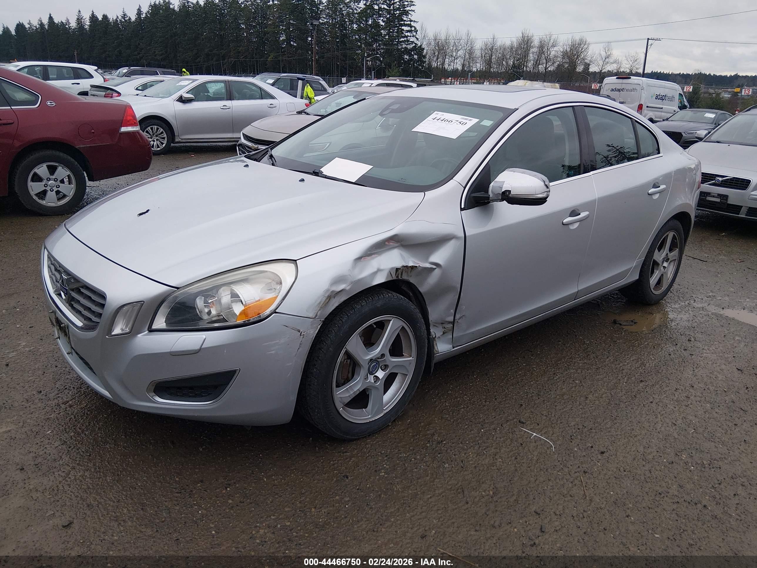 VOLVO S60 image 2