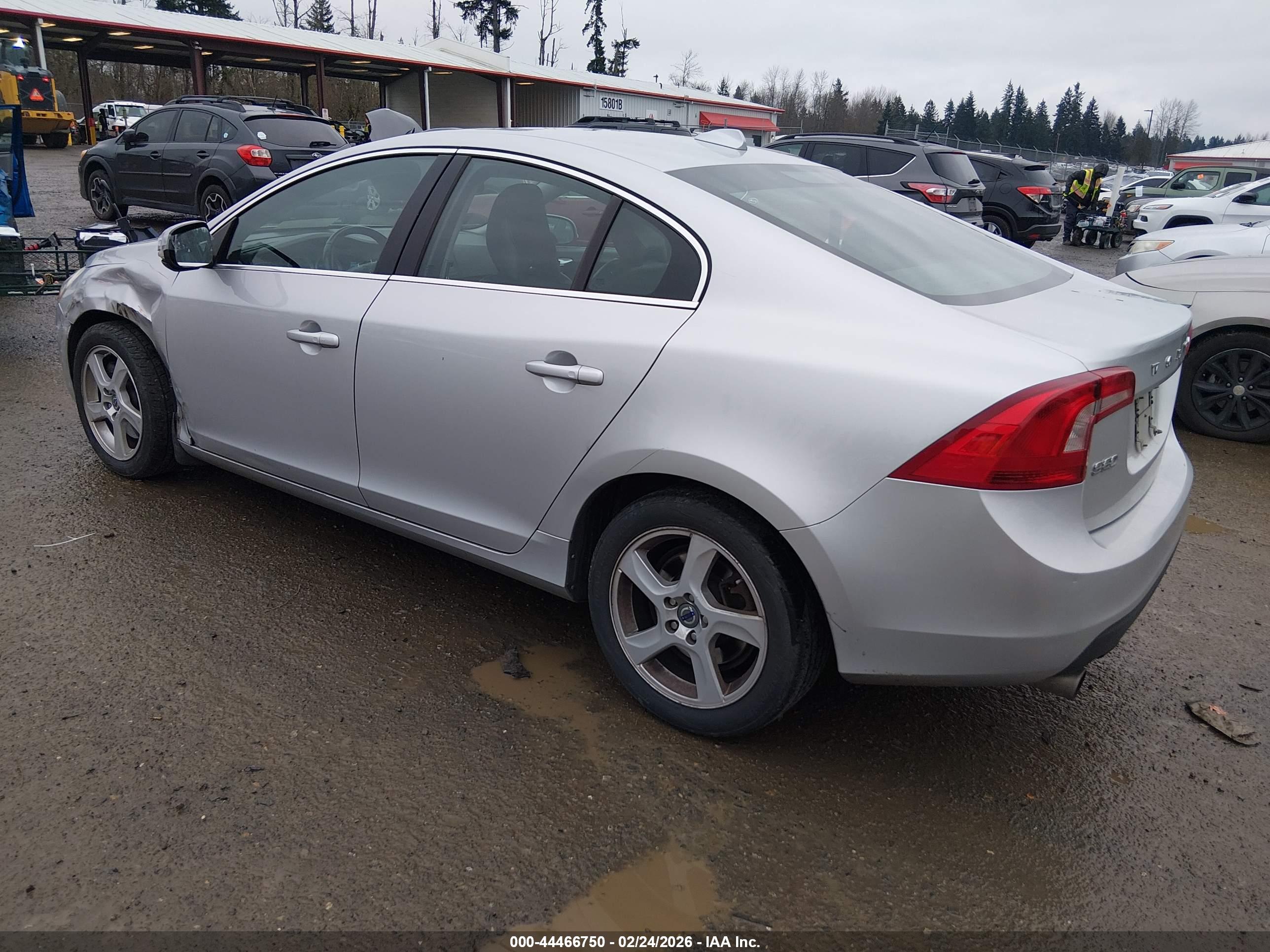 VOLVO S60 image 3