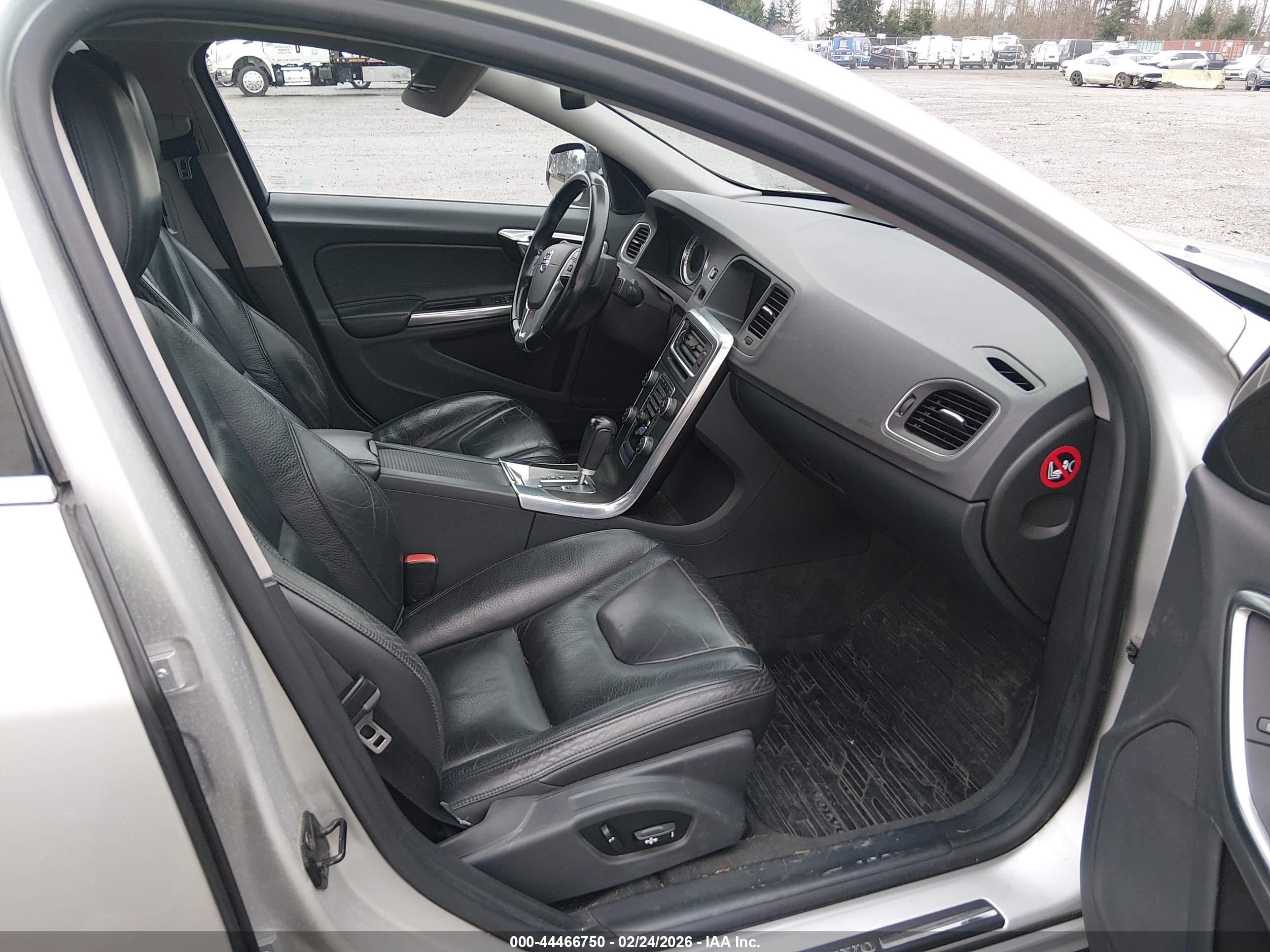 VOLVO S60 image 5
