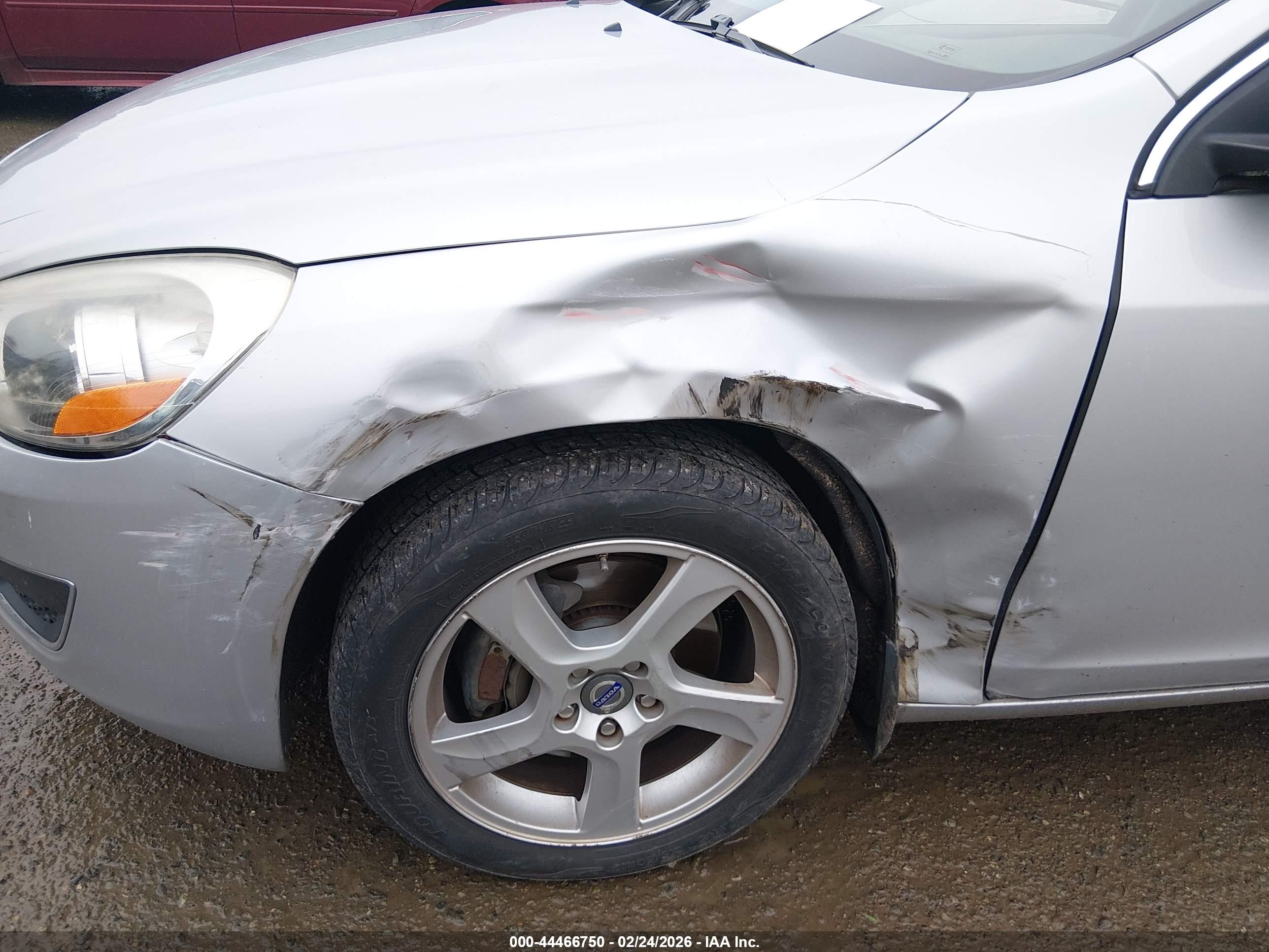 VOLVO S60 image 6