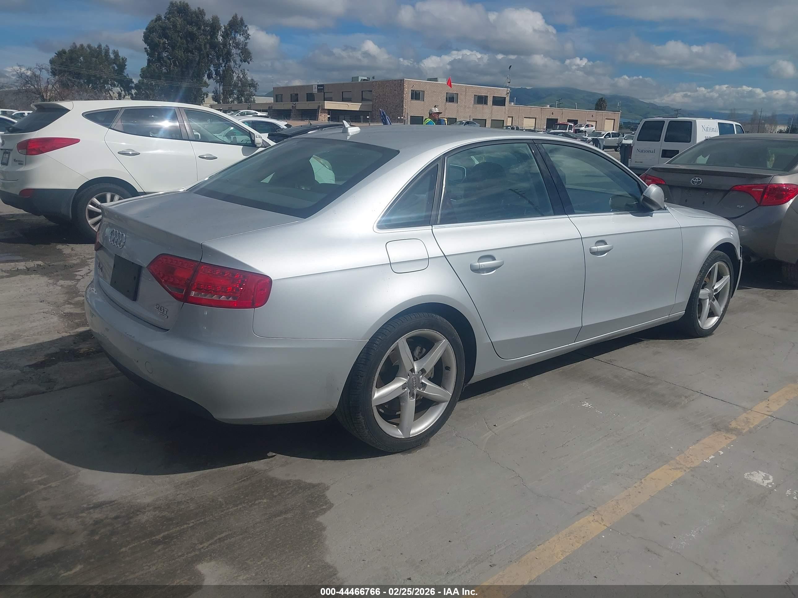 AUDI A4 image 4