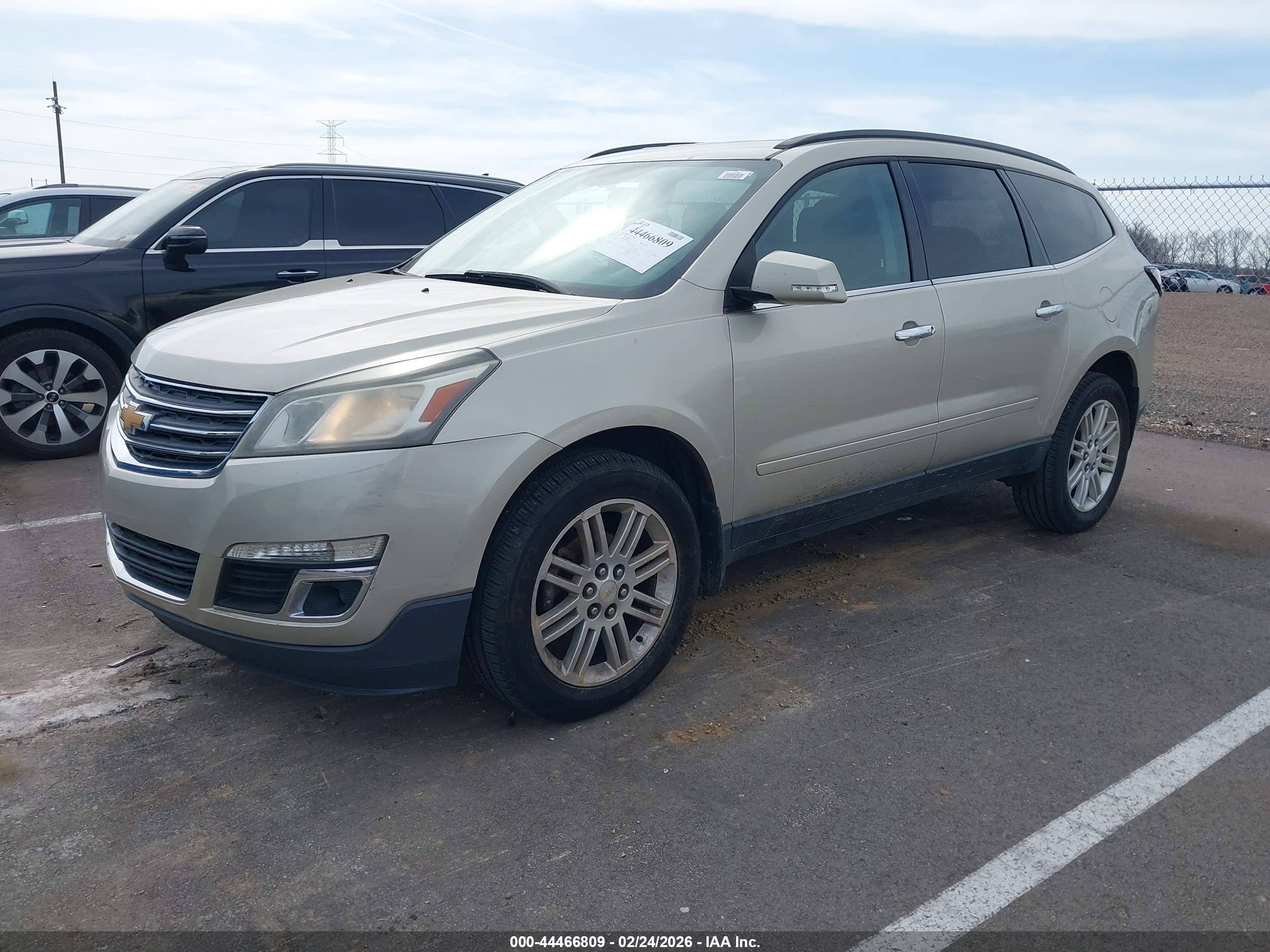 CHEVROLET TRAVERSE image 2