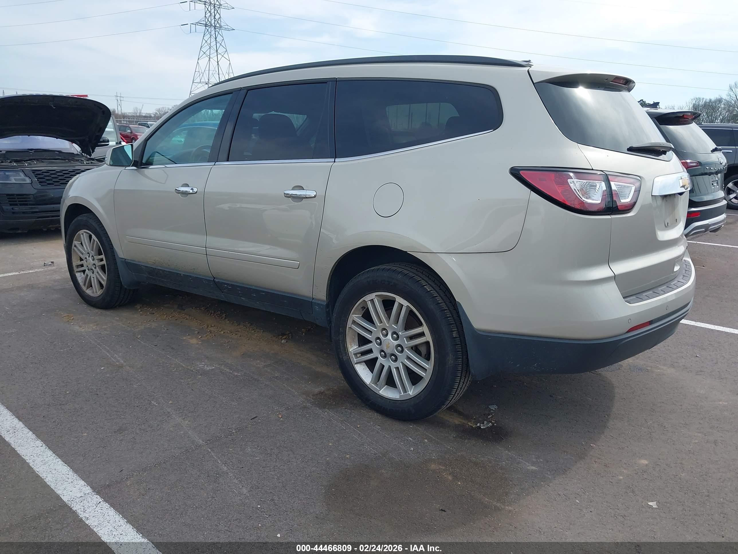 CHEVROLET TRAVERSE image 3