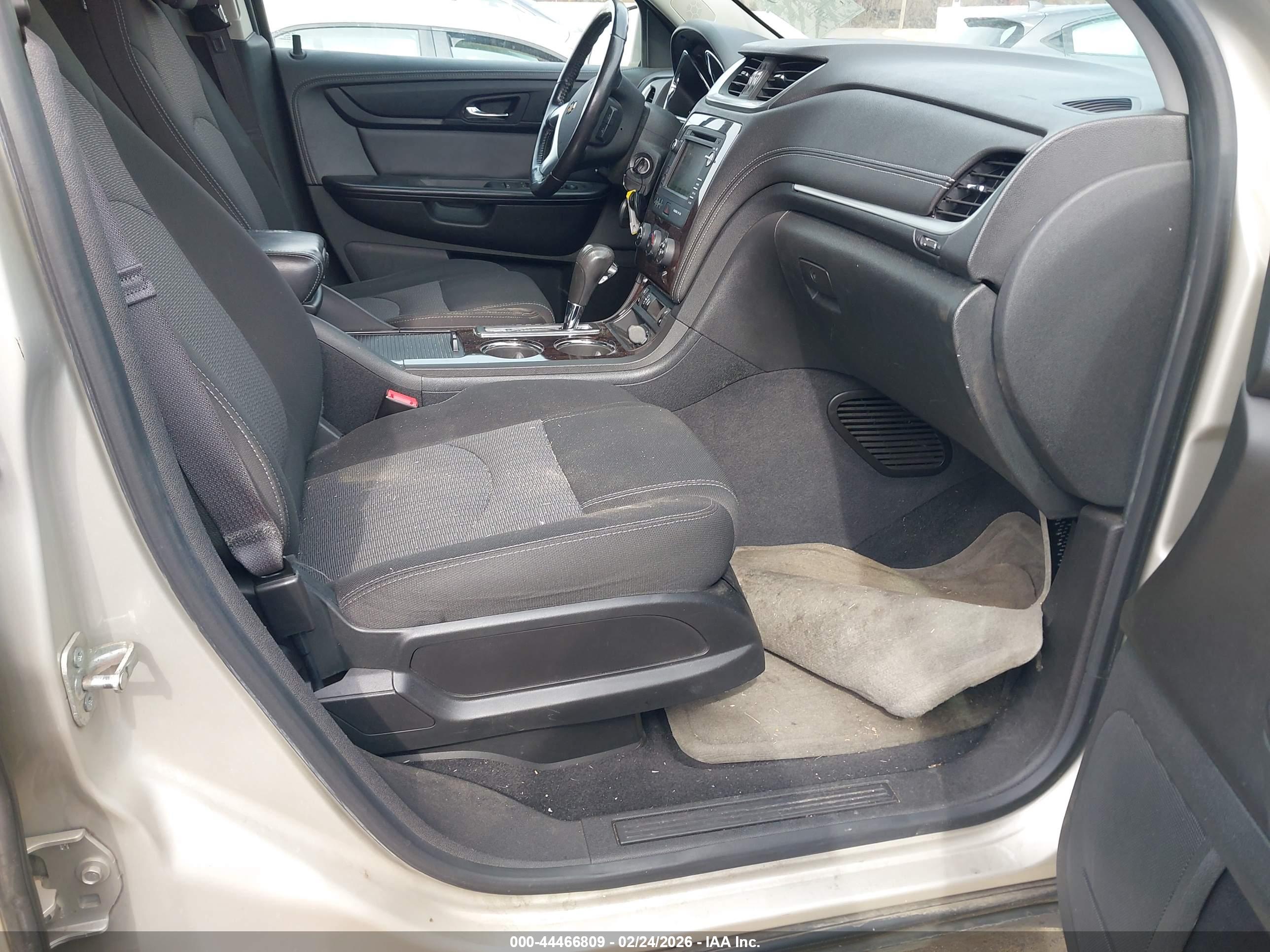 CHEVROLET TRAVERSE image 5