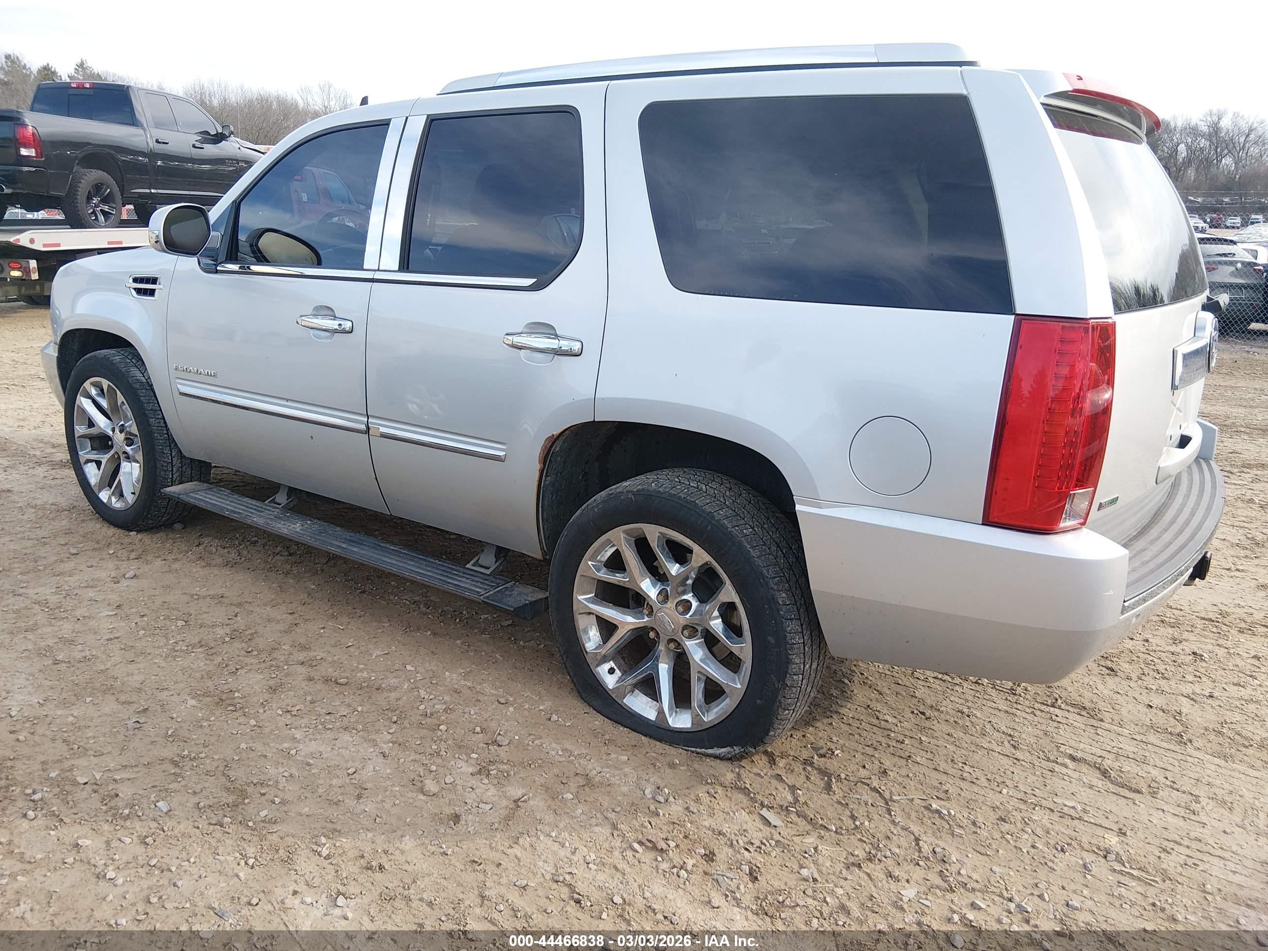 CADILLAC ESCALADE image 3