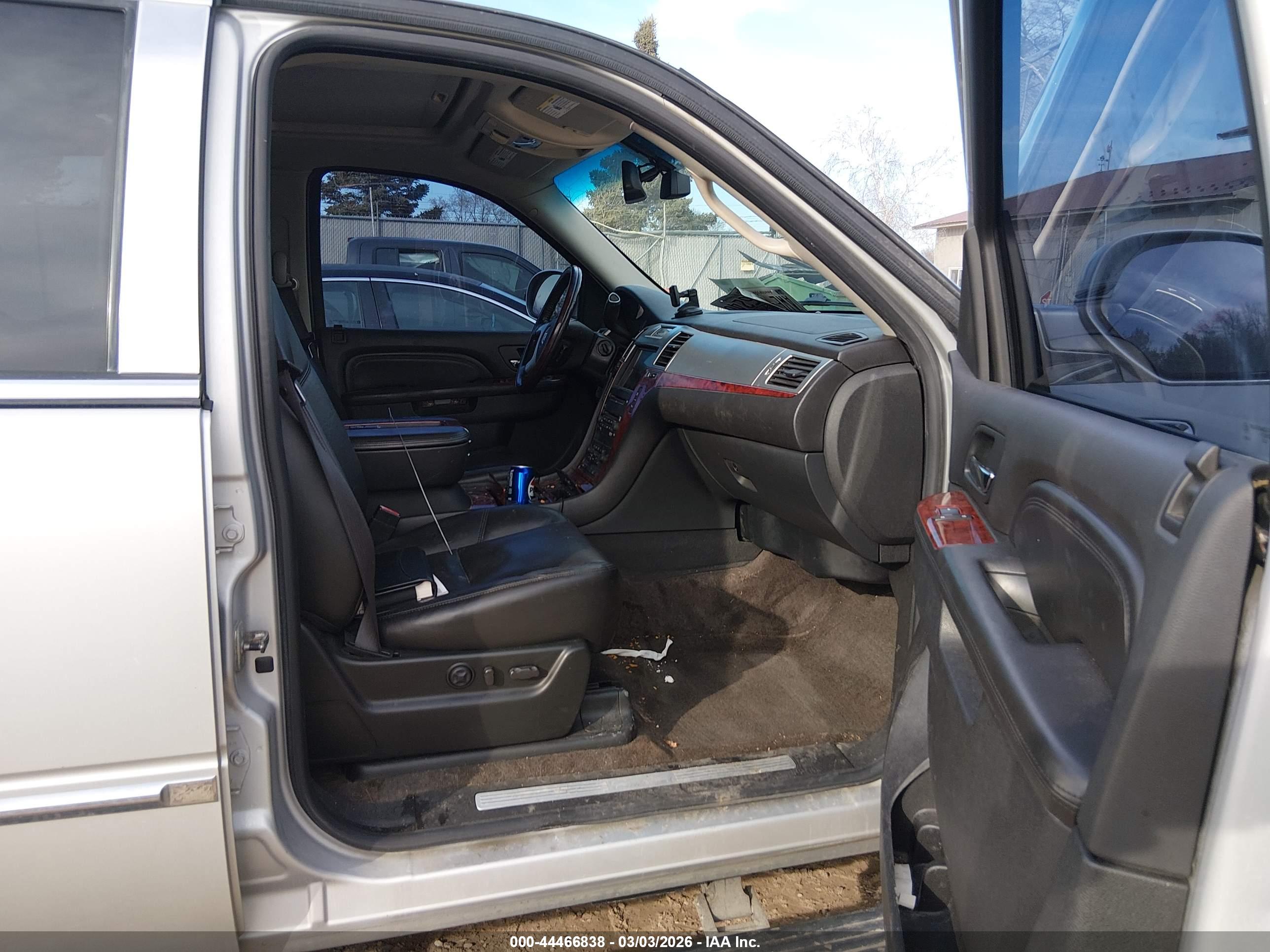 CADILLAC ESCALADE image 5