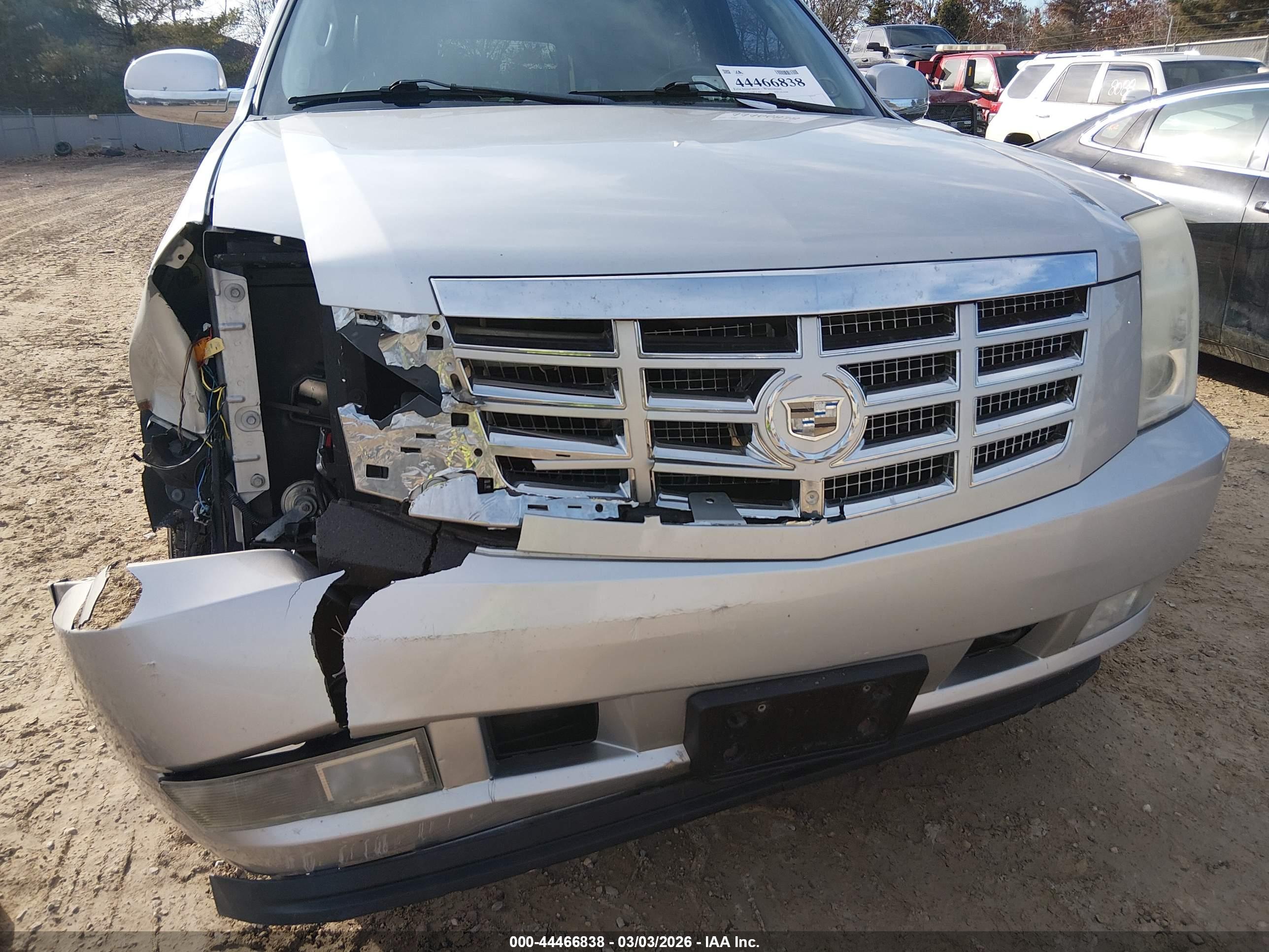 CADILLAC ESCALADE image 6