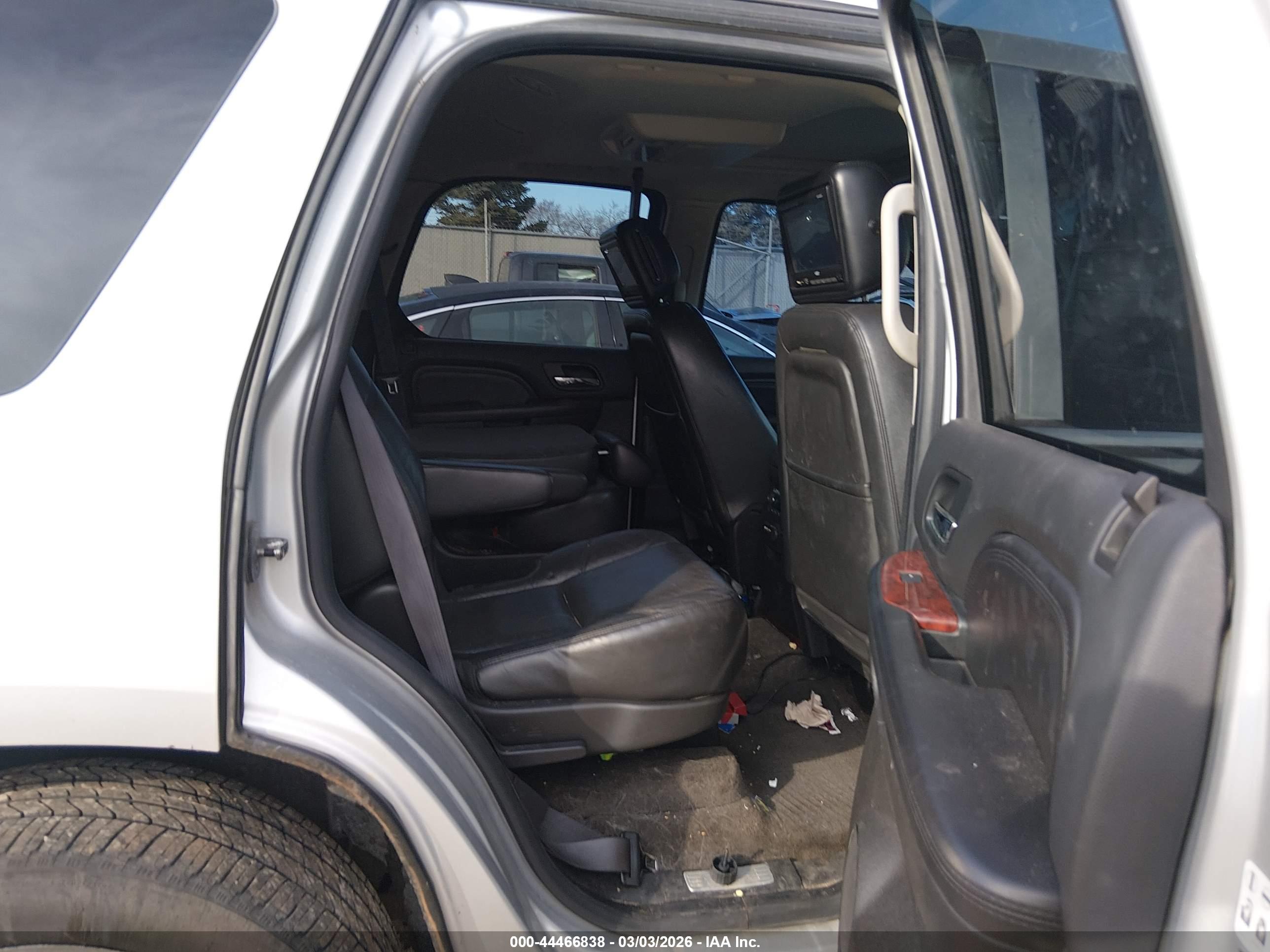 CADILLAC ESCALADE image 8