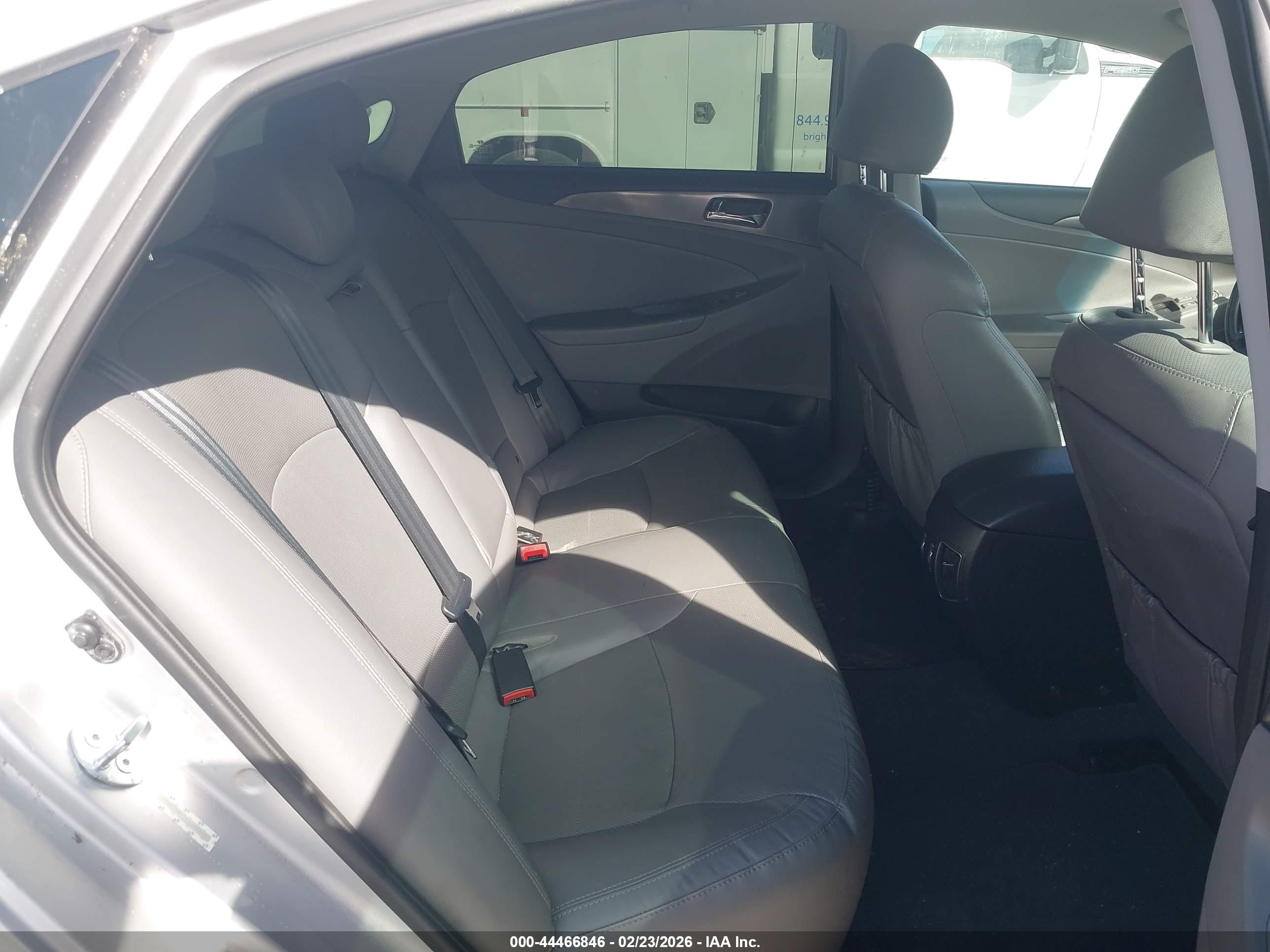 HYUNDAI SONATA image 8