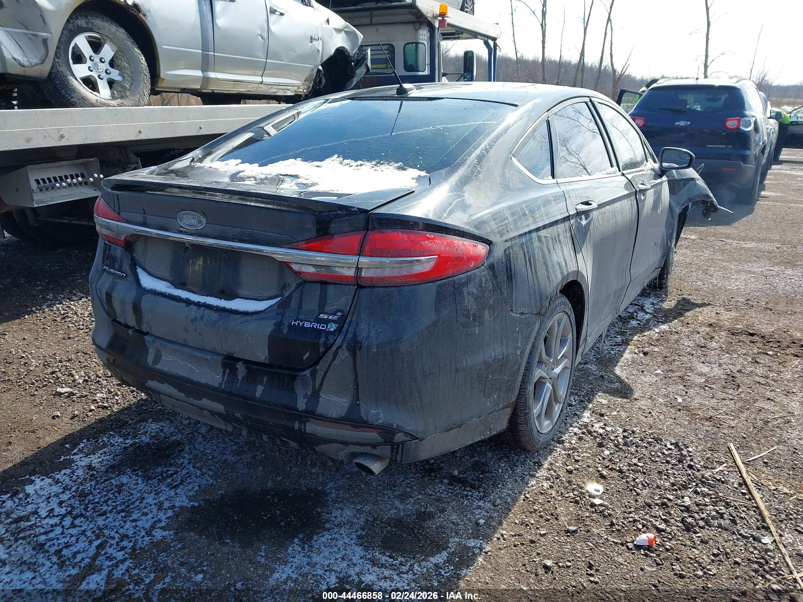 FORD FUSION image 4