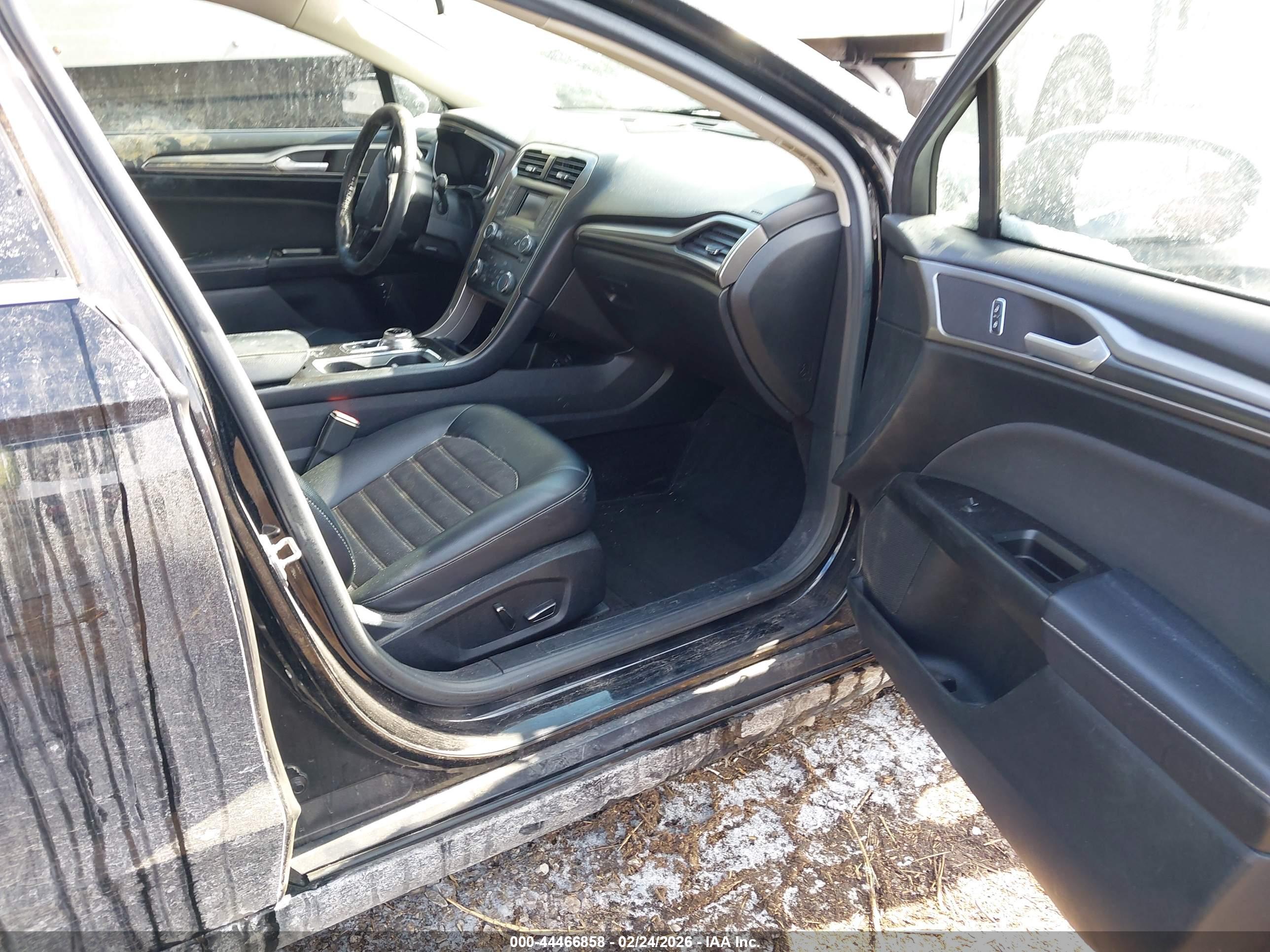 FORD FUSION image 5