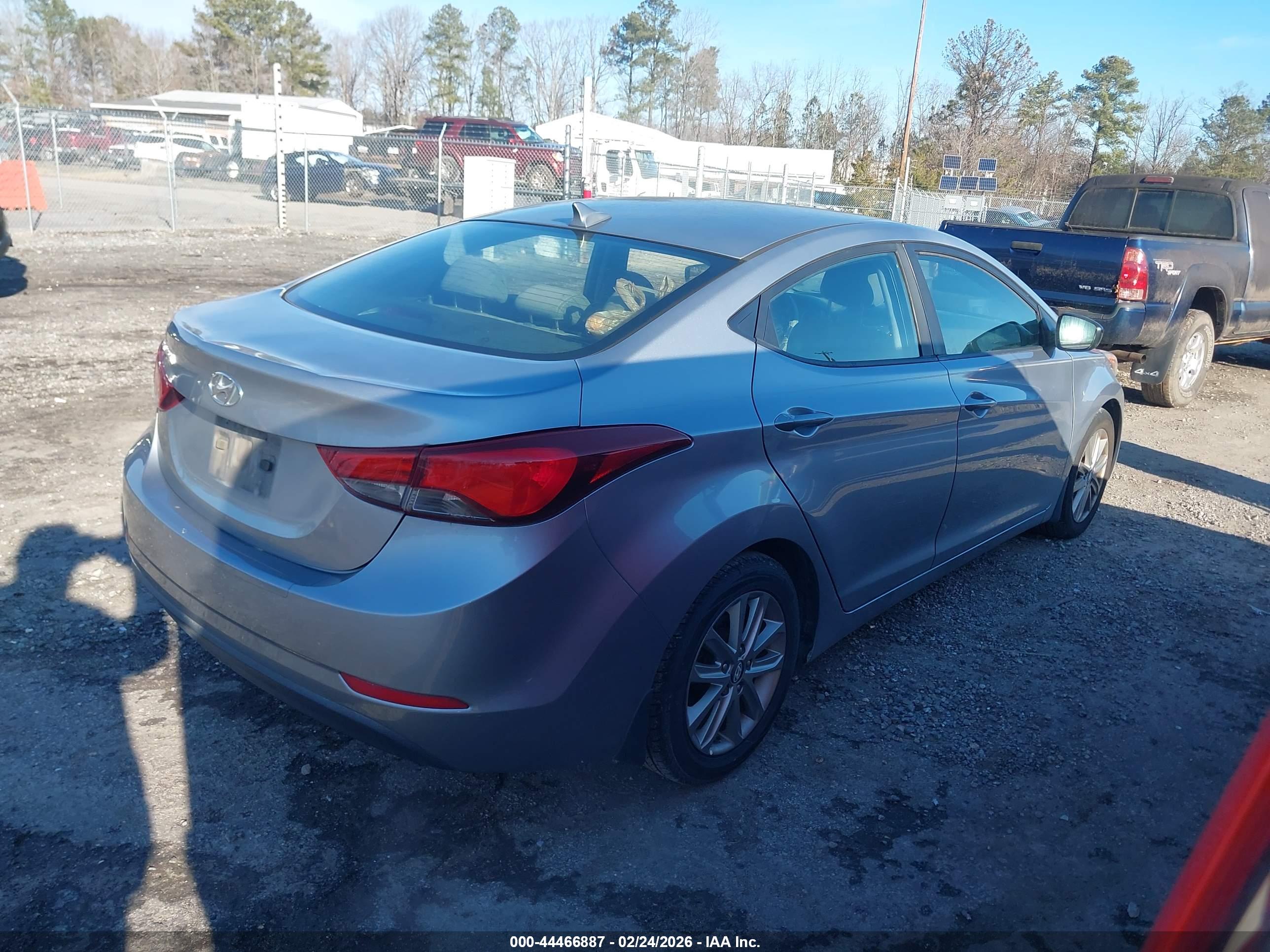 HYUNDAI ELANTRA image 4