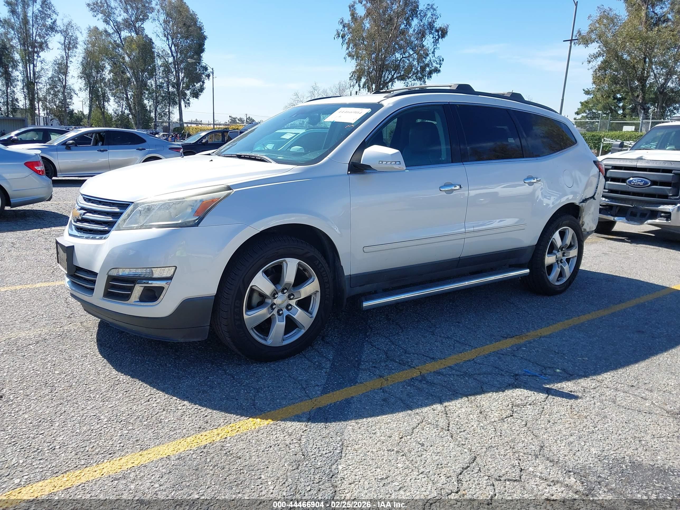 CHEVROLET TRAVERSE image 2