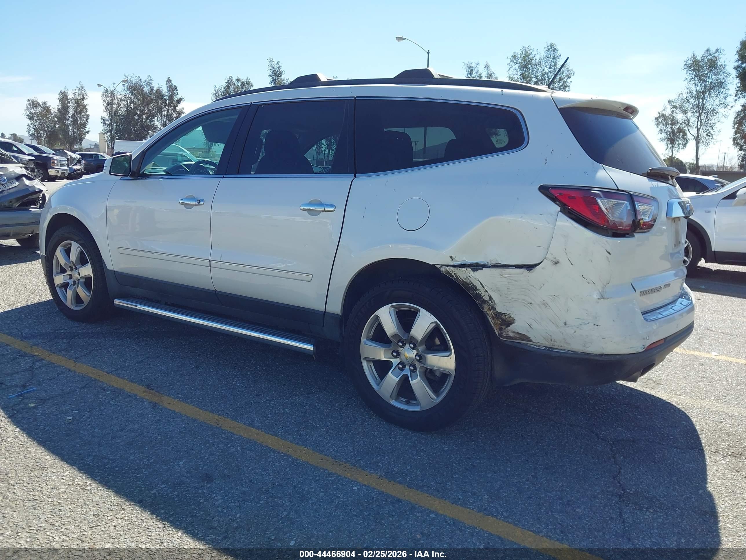 CHEVROLET TRAVERSE image 3