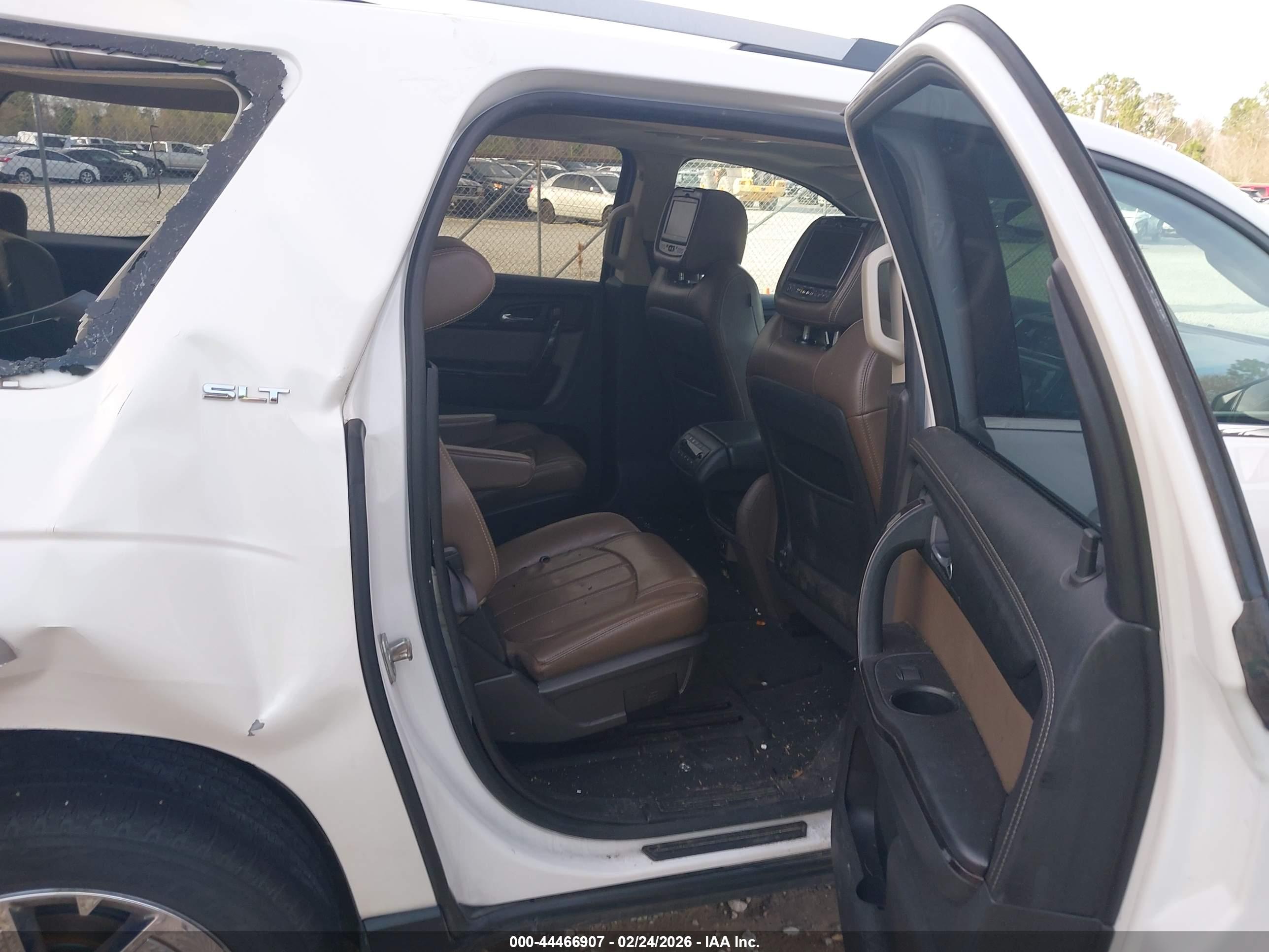 GMC ACADIA image 8