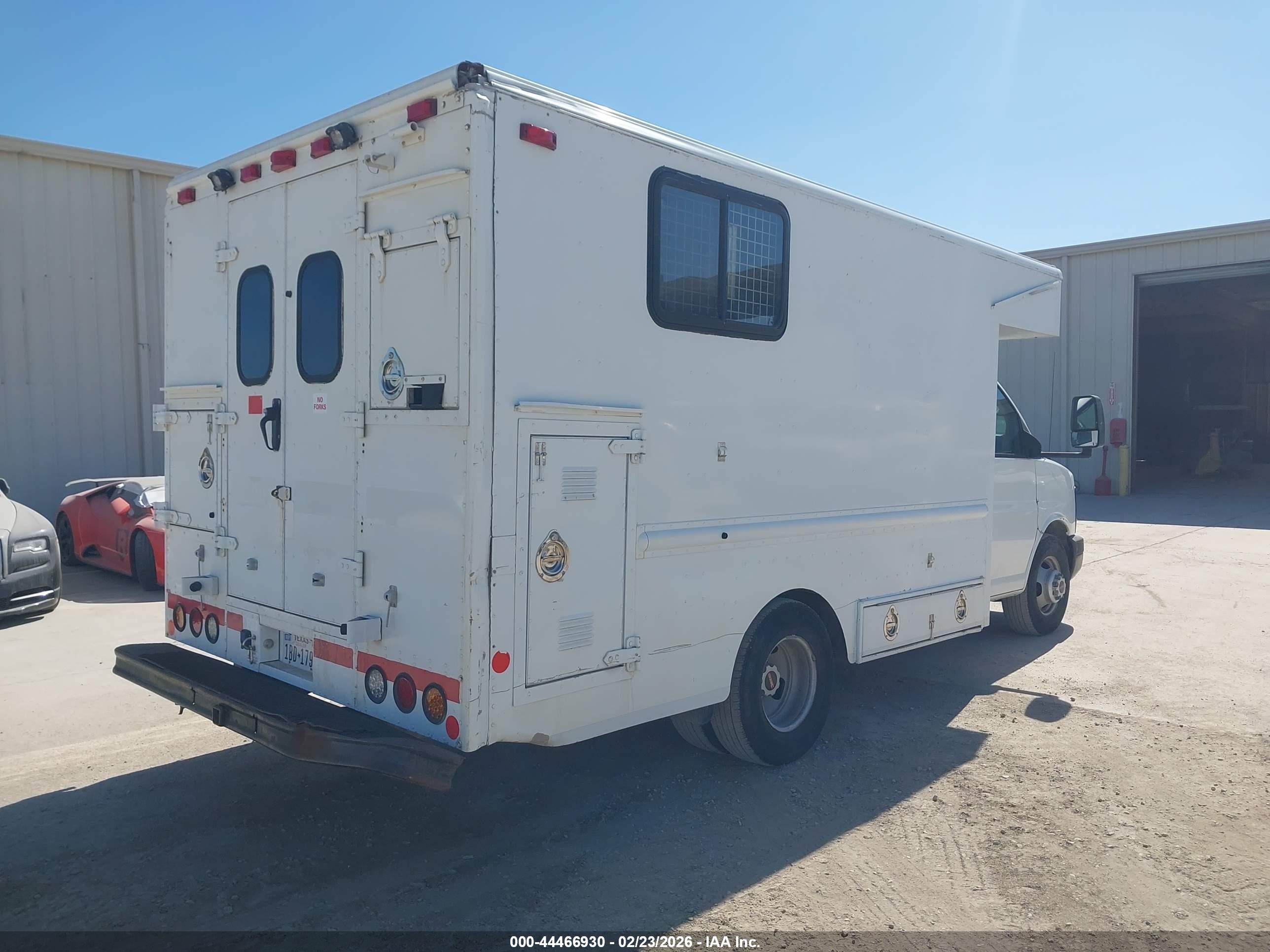 GMC SAVANA image 4