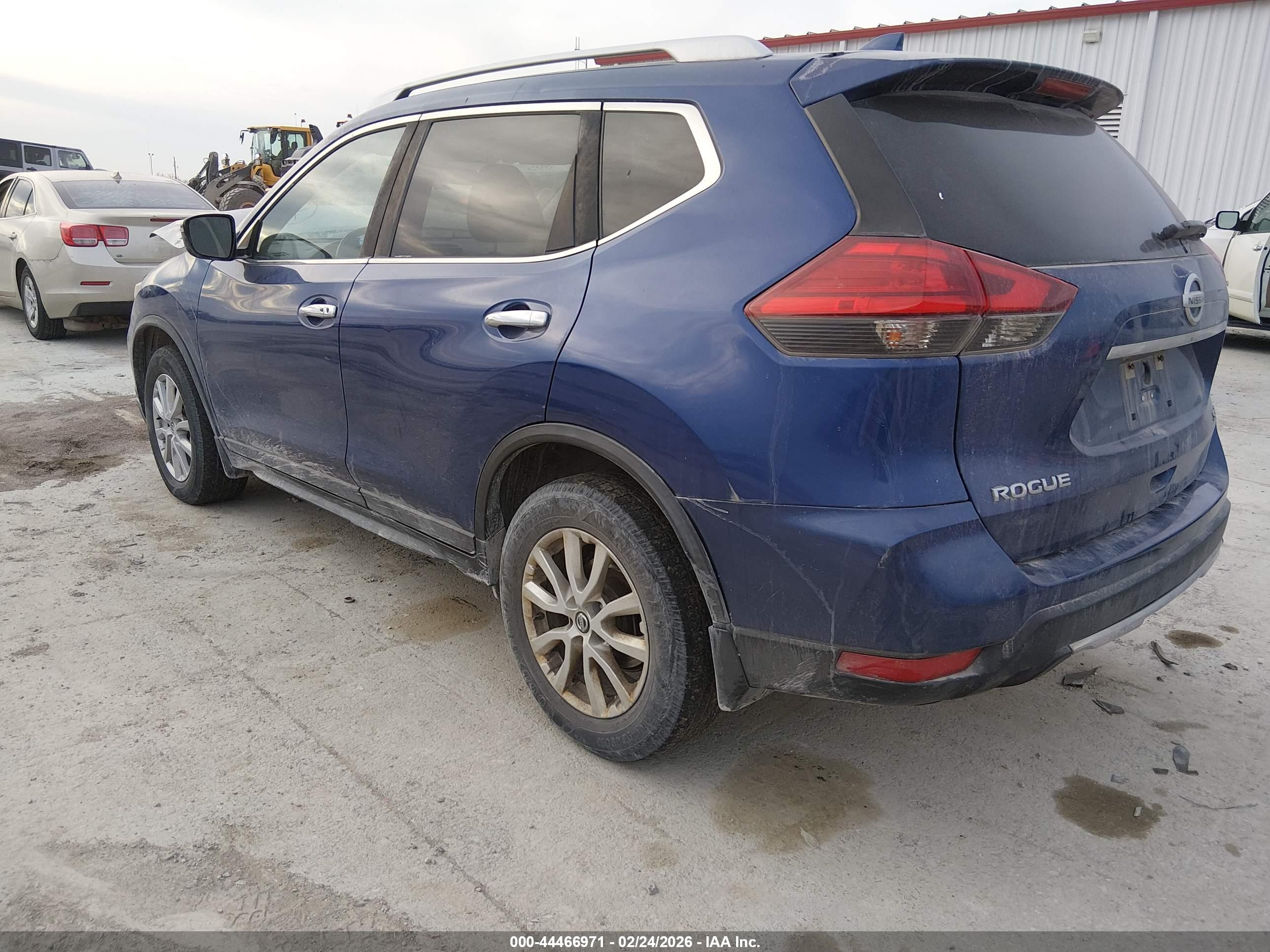NISSAN ROGUE image 3